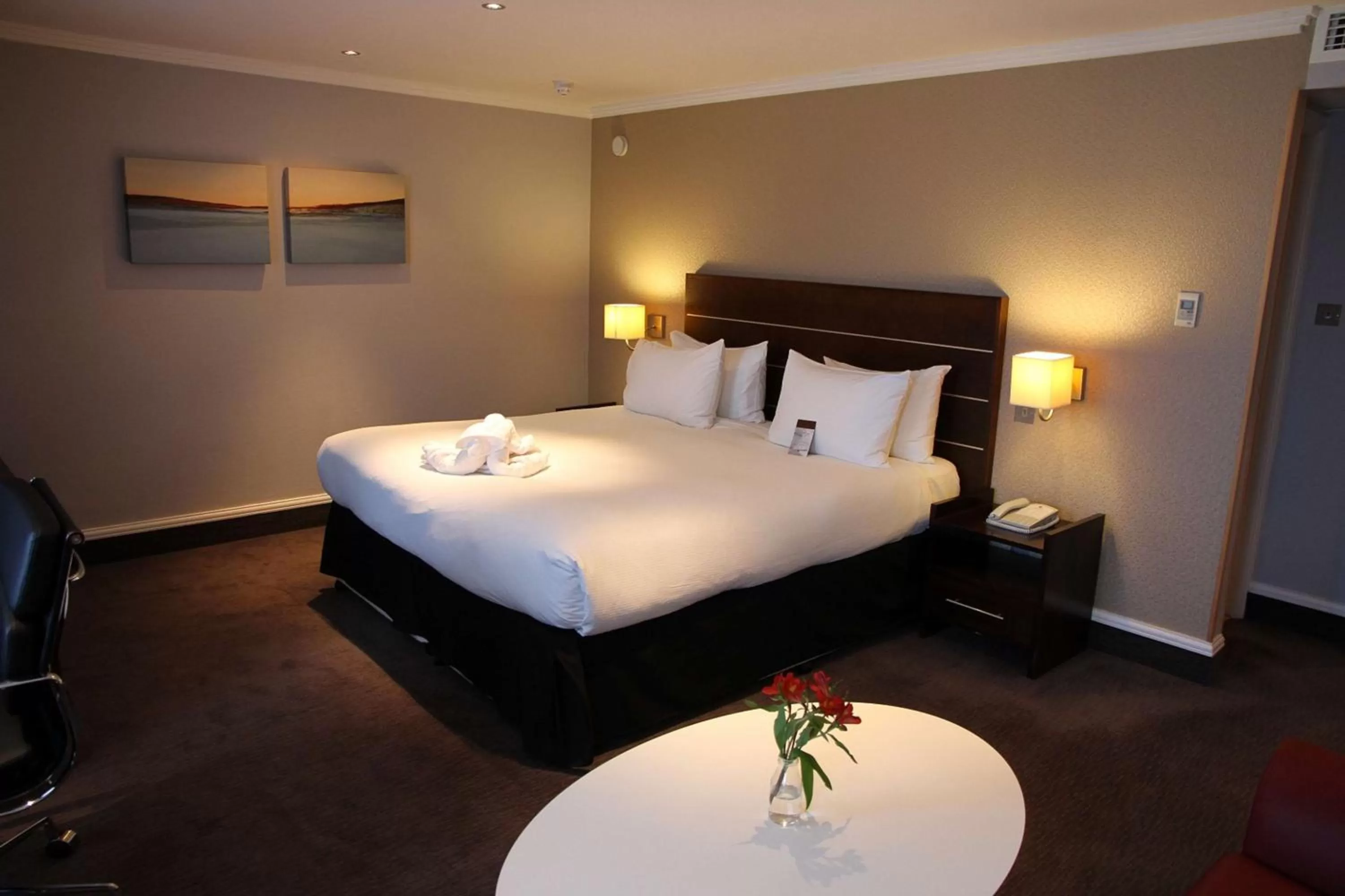 Bedroom, Bed in DoubleTree by Hilton Bristol City Centre