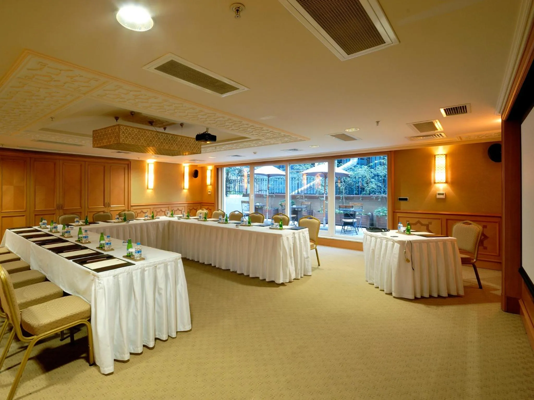 Business facilities in The Central Palace Taksim