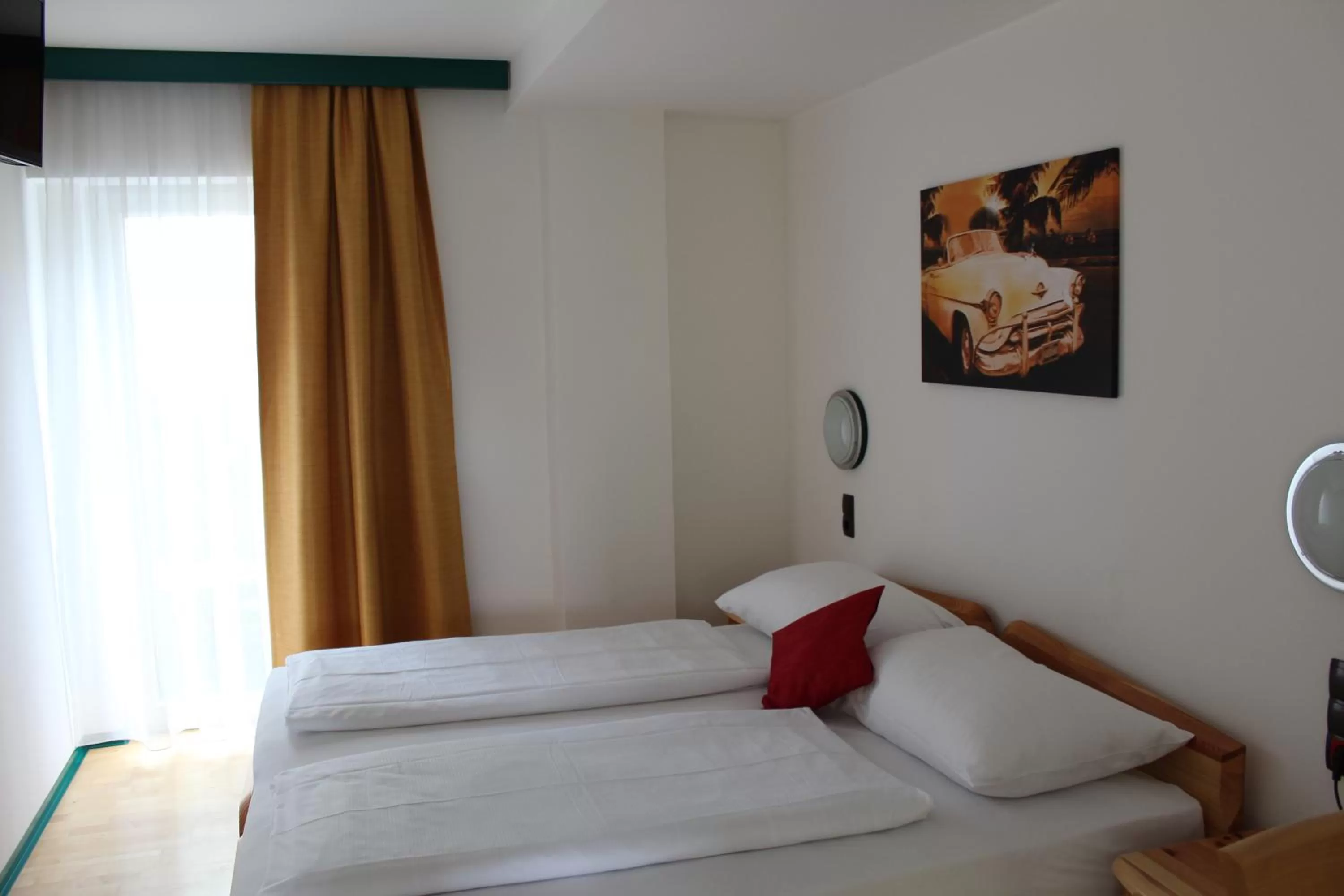 Photo of the whole room, Bed in Hotel Asperner Löwe