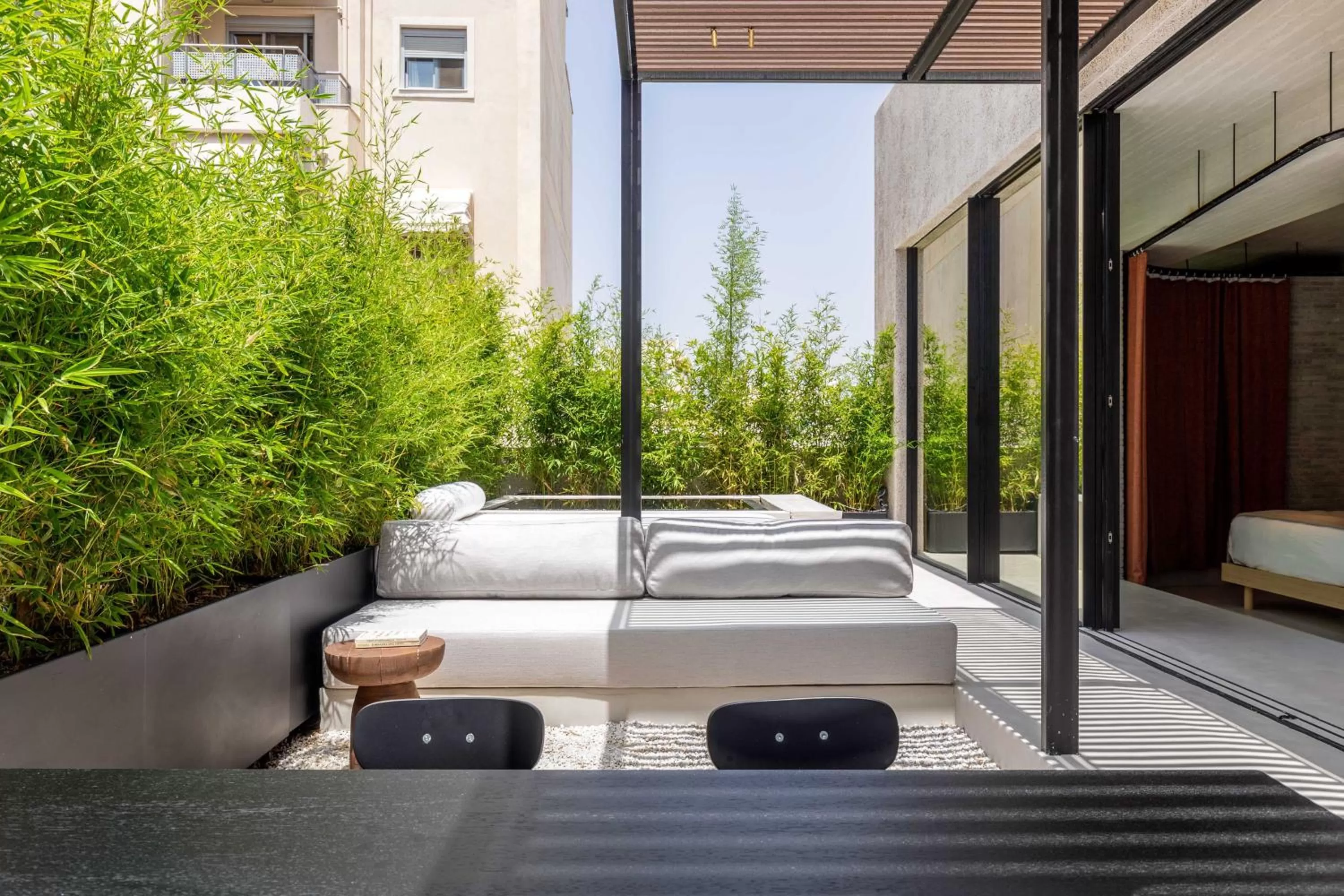 Hot Tub in The Newel Psychiko