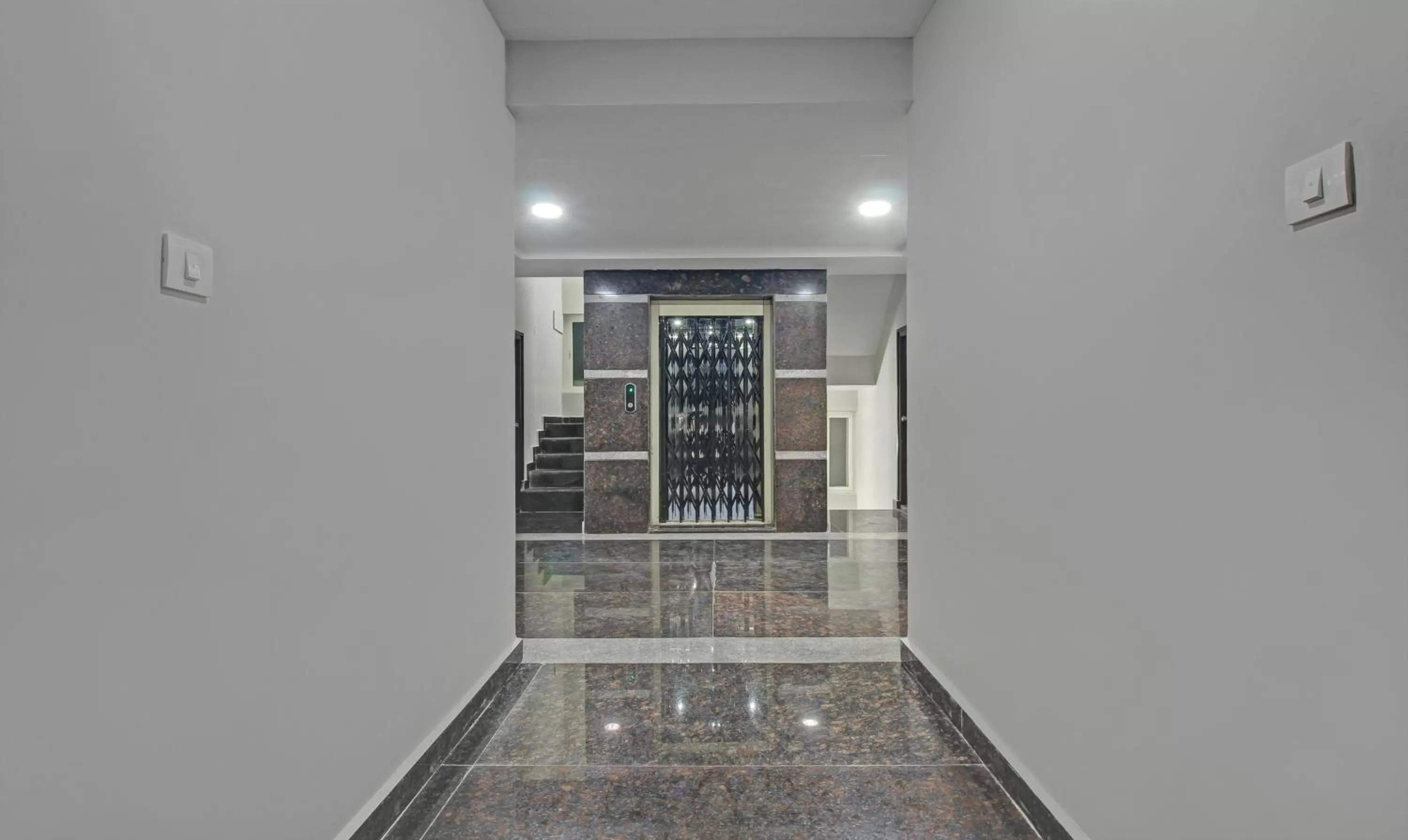 elevator in Itsy Hotels Sunrise Grand, Hitech City