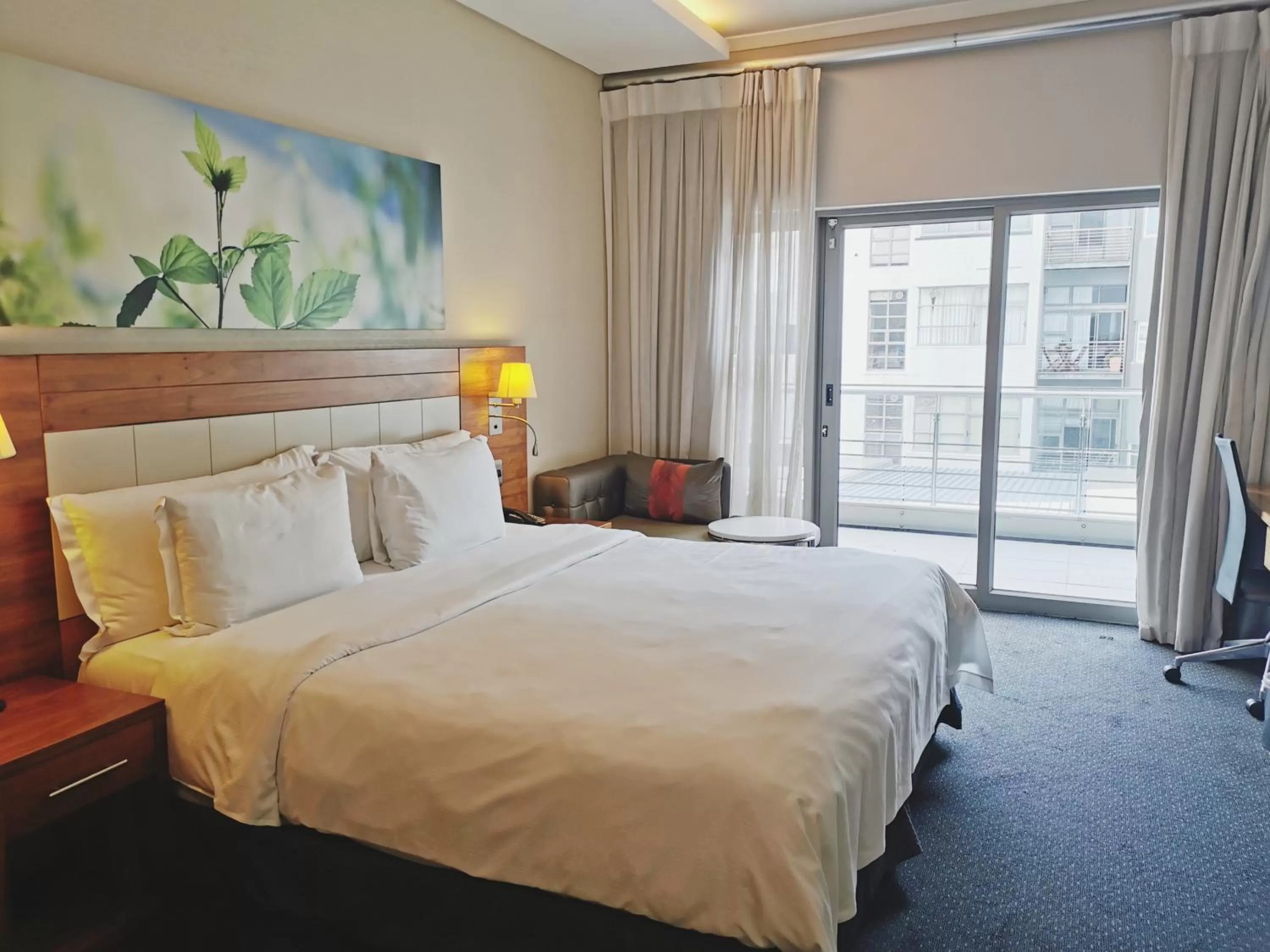 Bedroom in DoubleTree by Hilton Cape Town Upper Eastside
