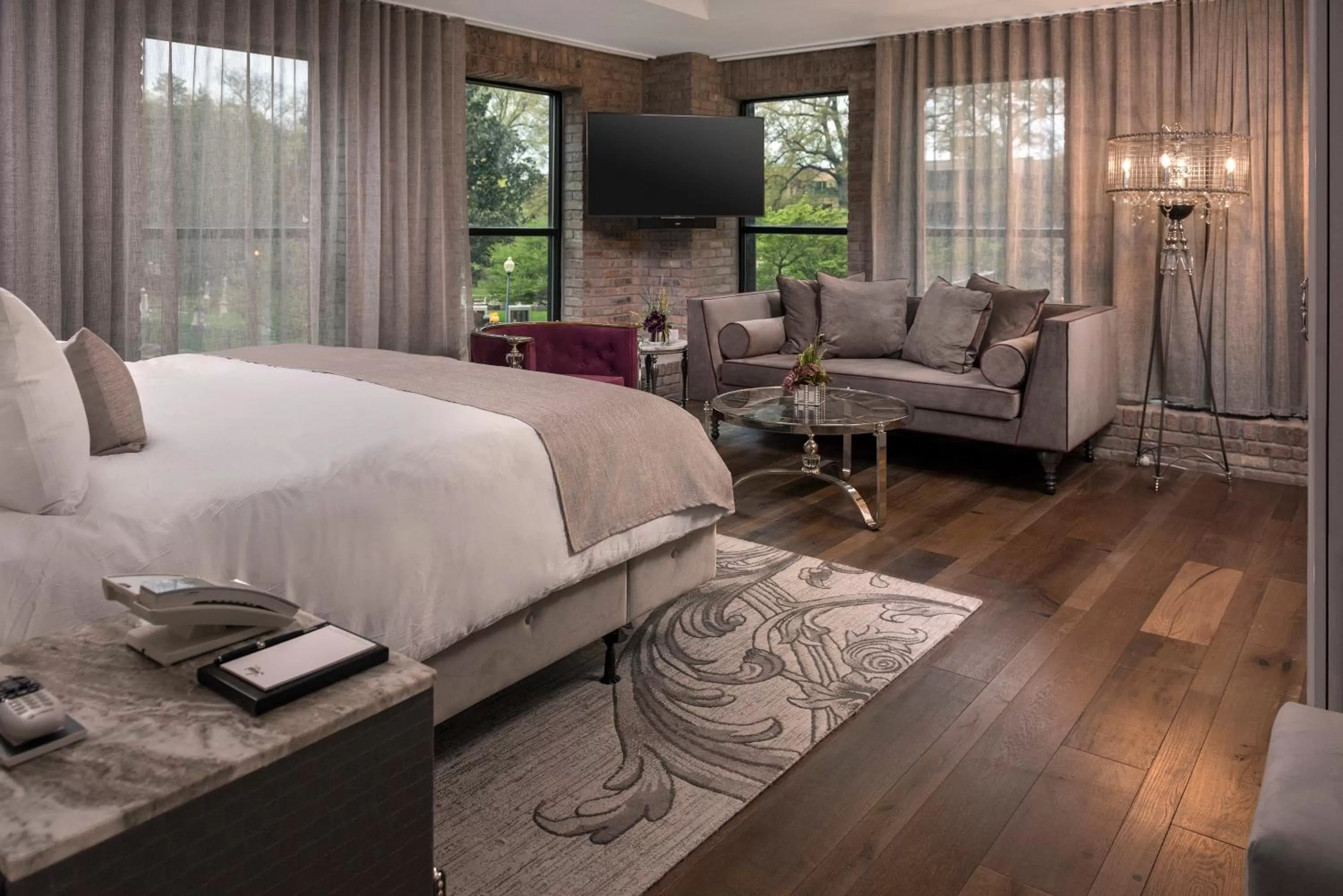 Photo of the whole room, Bed in The Ivey's Hotel