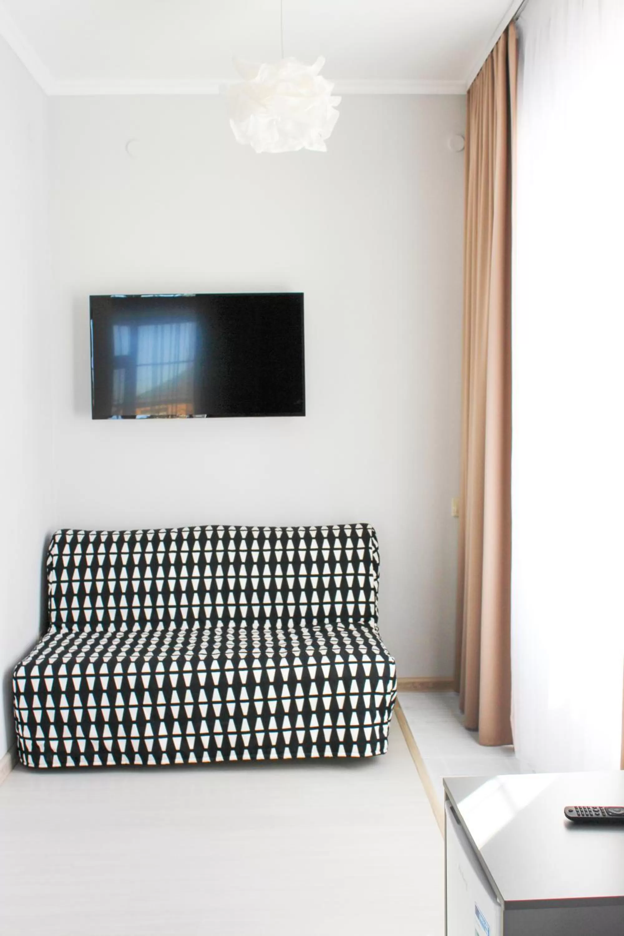 TV and multimedia, Bed in Scandi Hotel