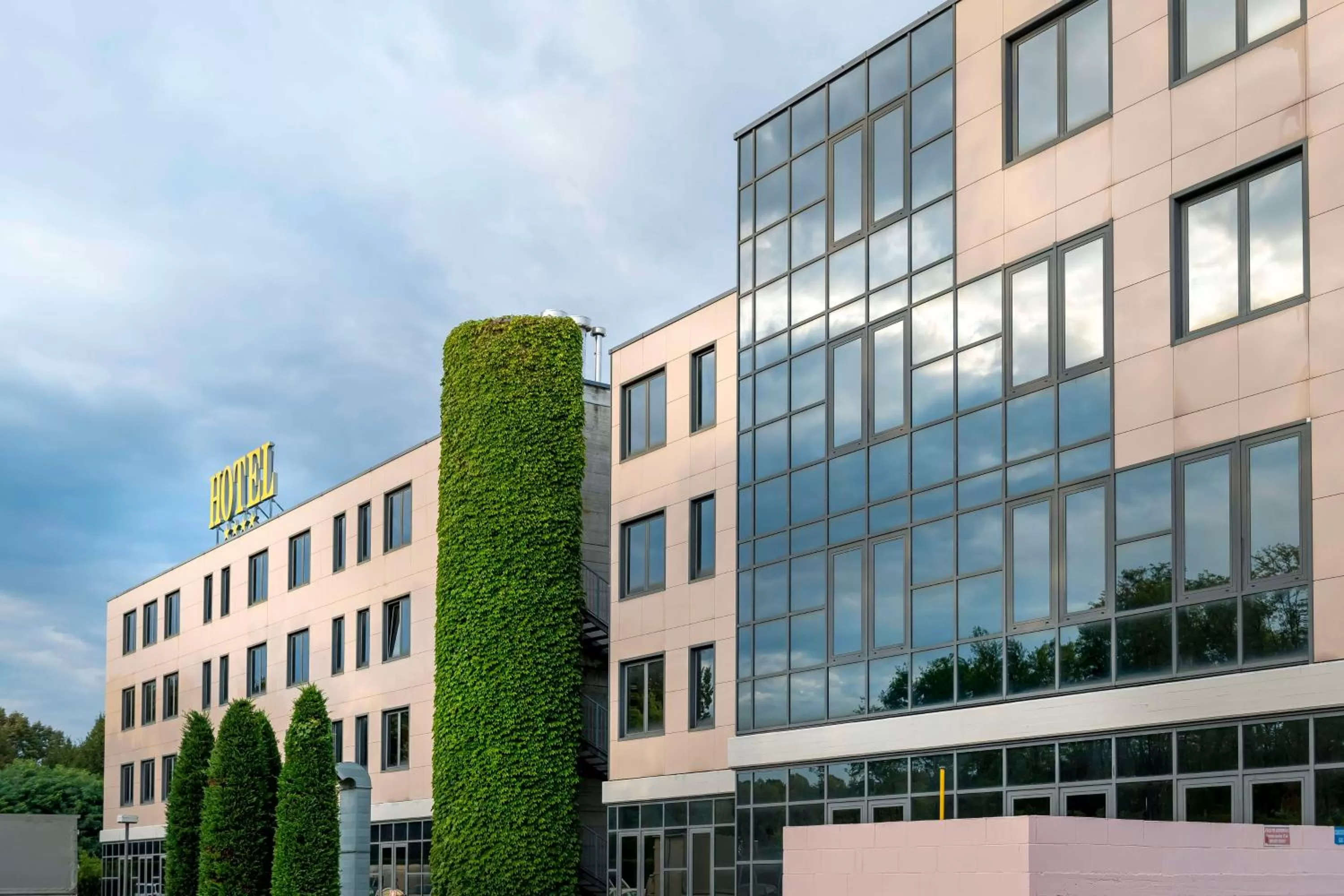 Property building in Best Western Cavalieri Della Corona