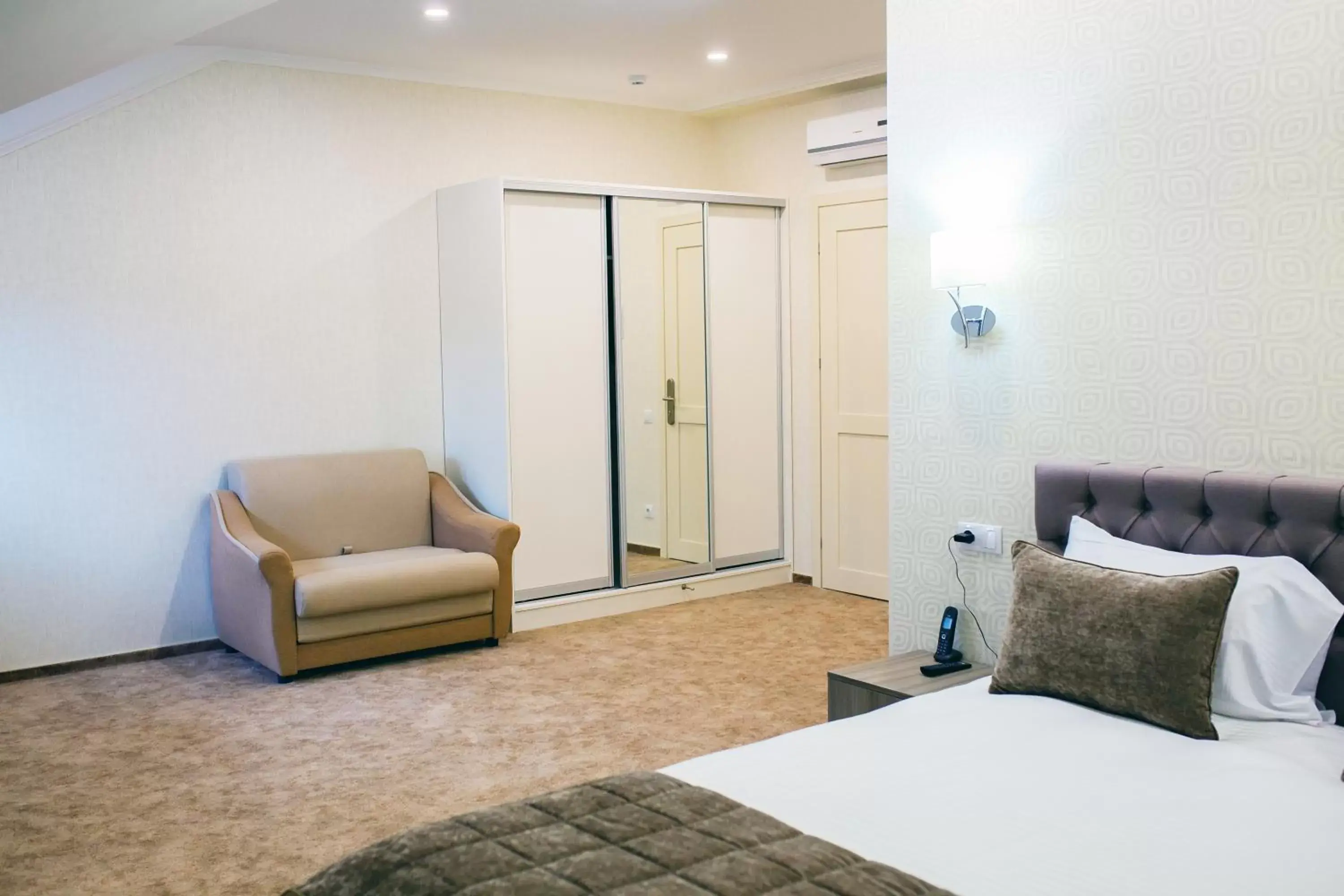 Double Room with Extra Bed in Familion ApartHotel Double Room with Extra Bed in Familion ApartHotel