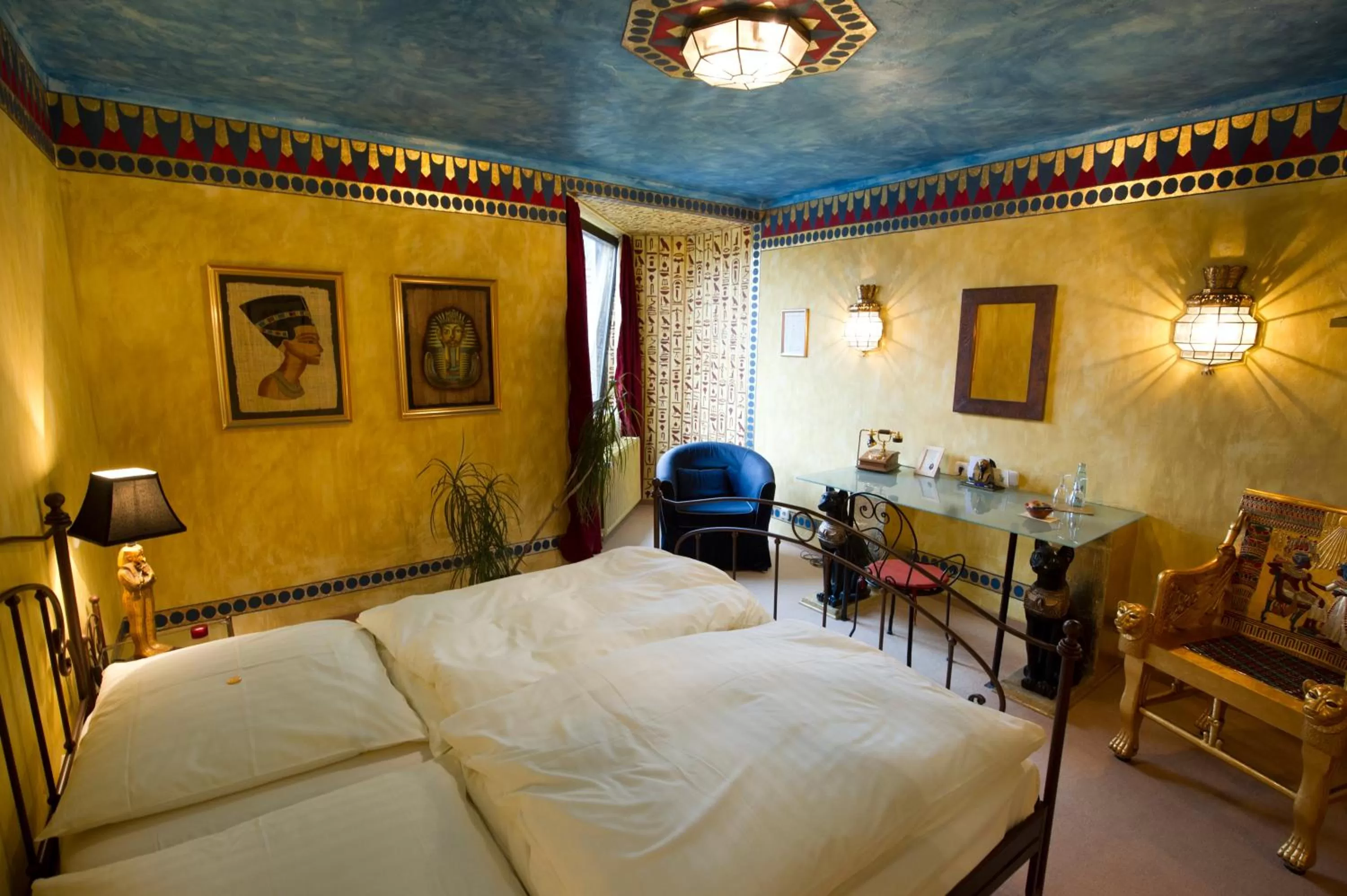 Photo of the whole room, Bed in Hotel Goldflair am Rathaus
