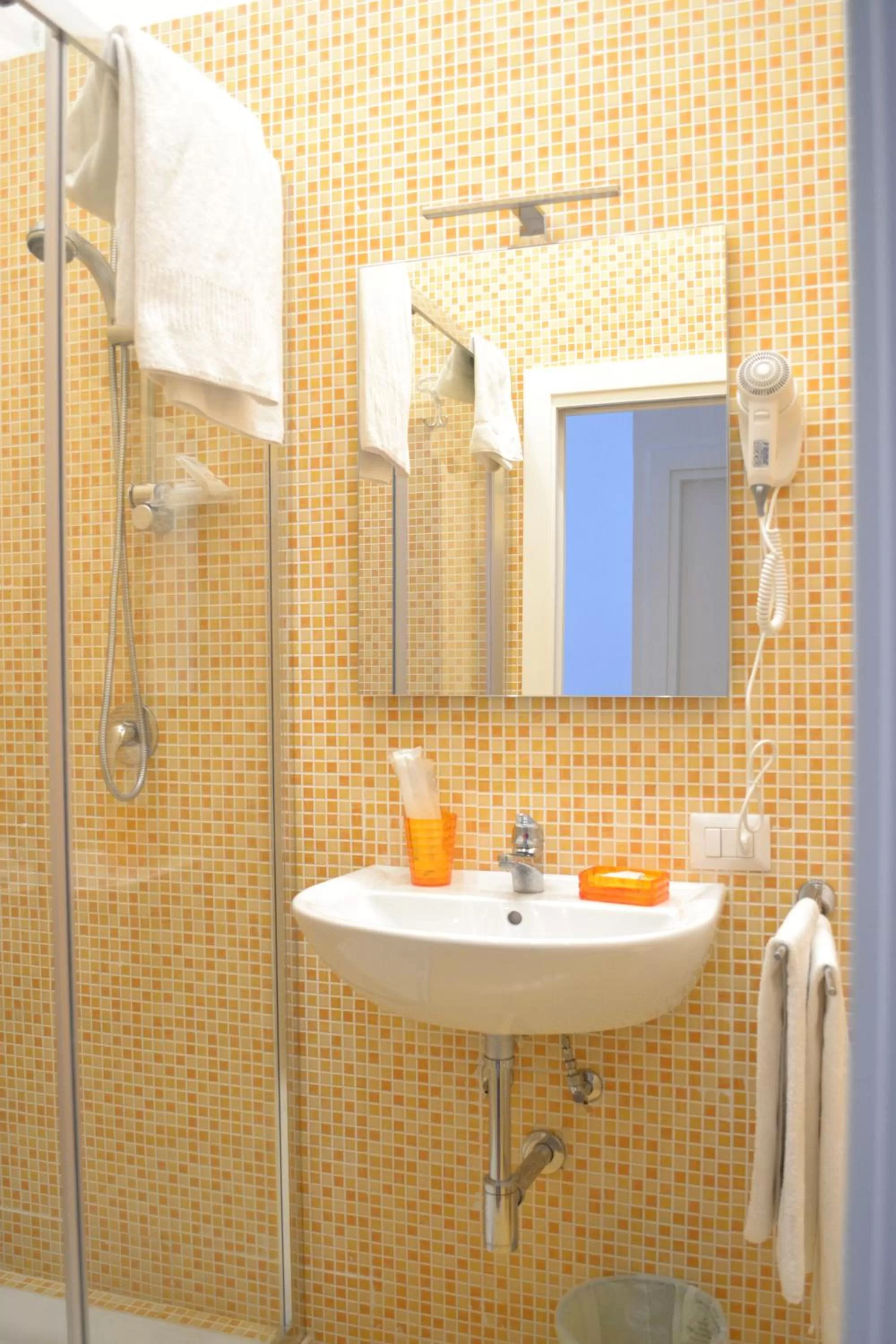 Shower in Le Stanze di Dolly