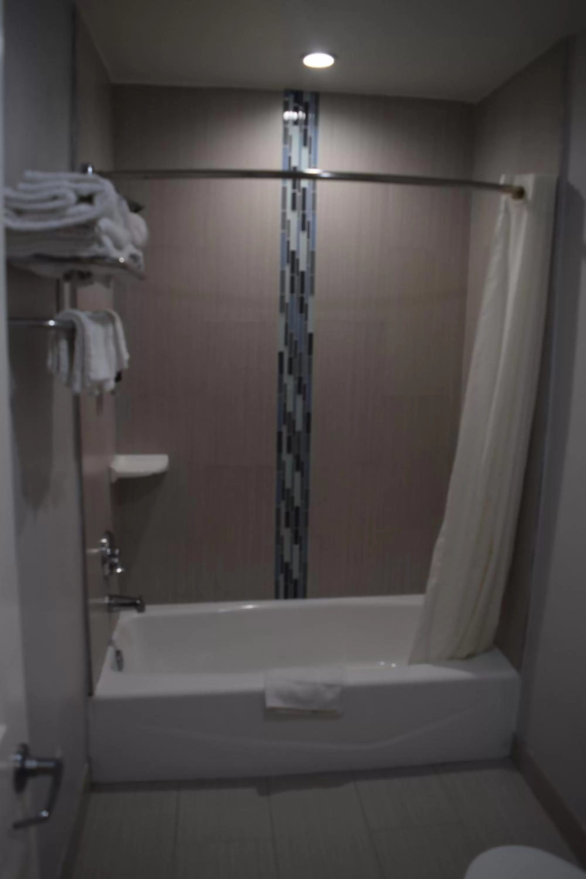 Bathroom in Deluxe Inn Hawthorne/ LAX