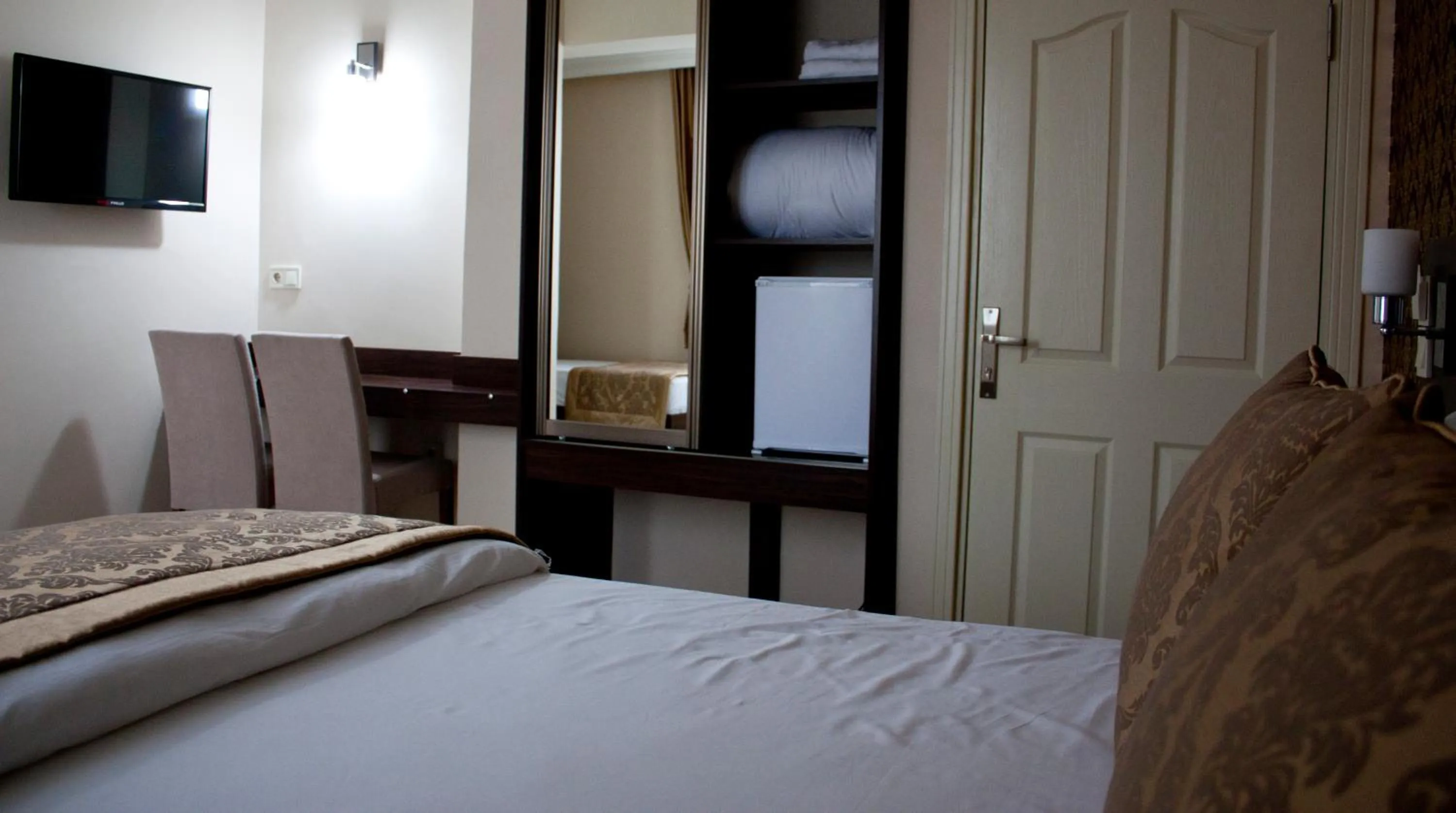 Photo of the whole room, Bed in Istanbul Central Hotel