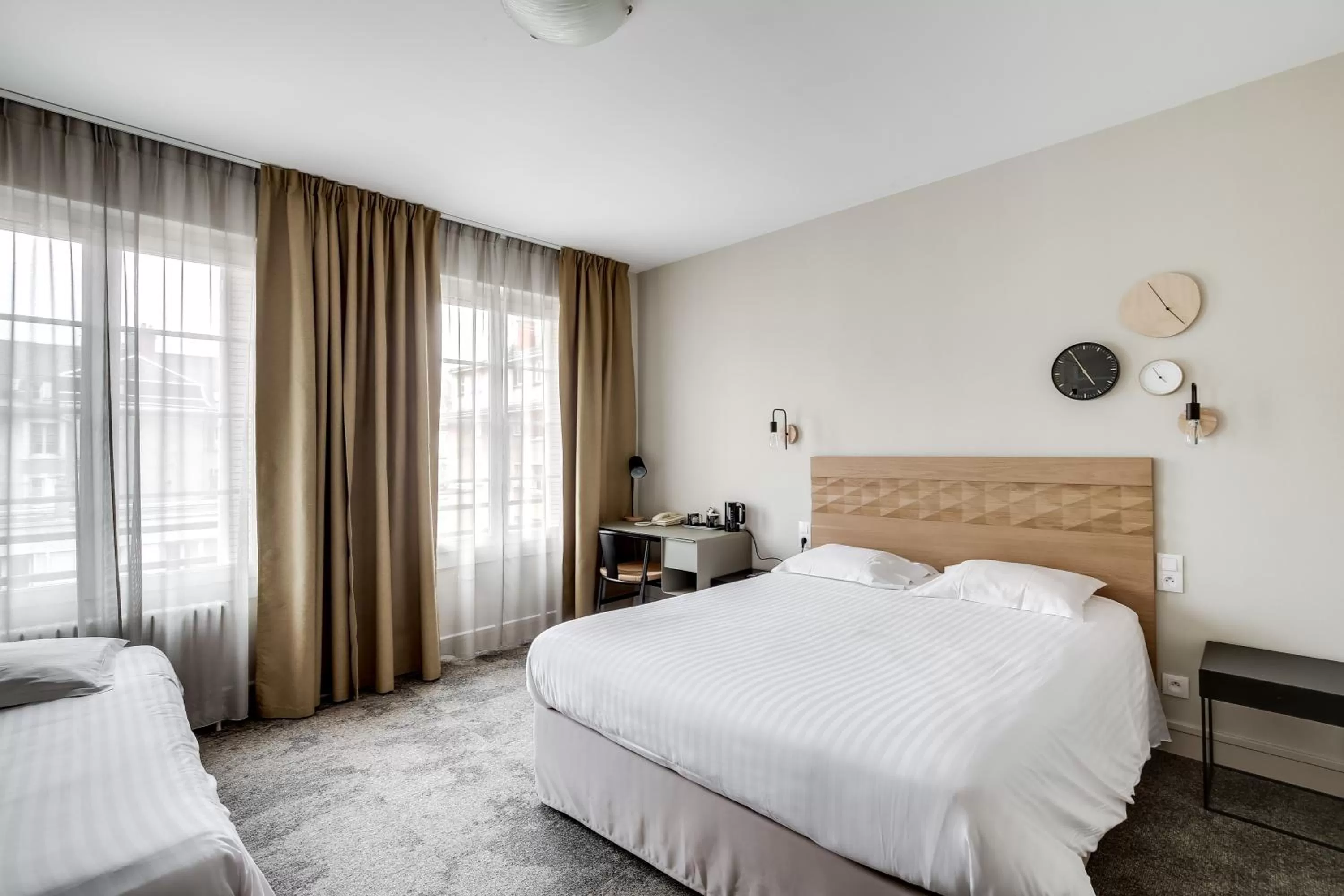 Bed in Logis Hôtel Marguerite