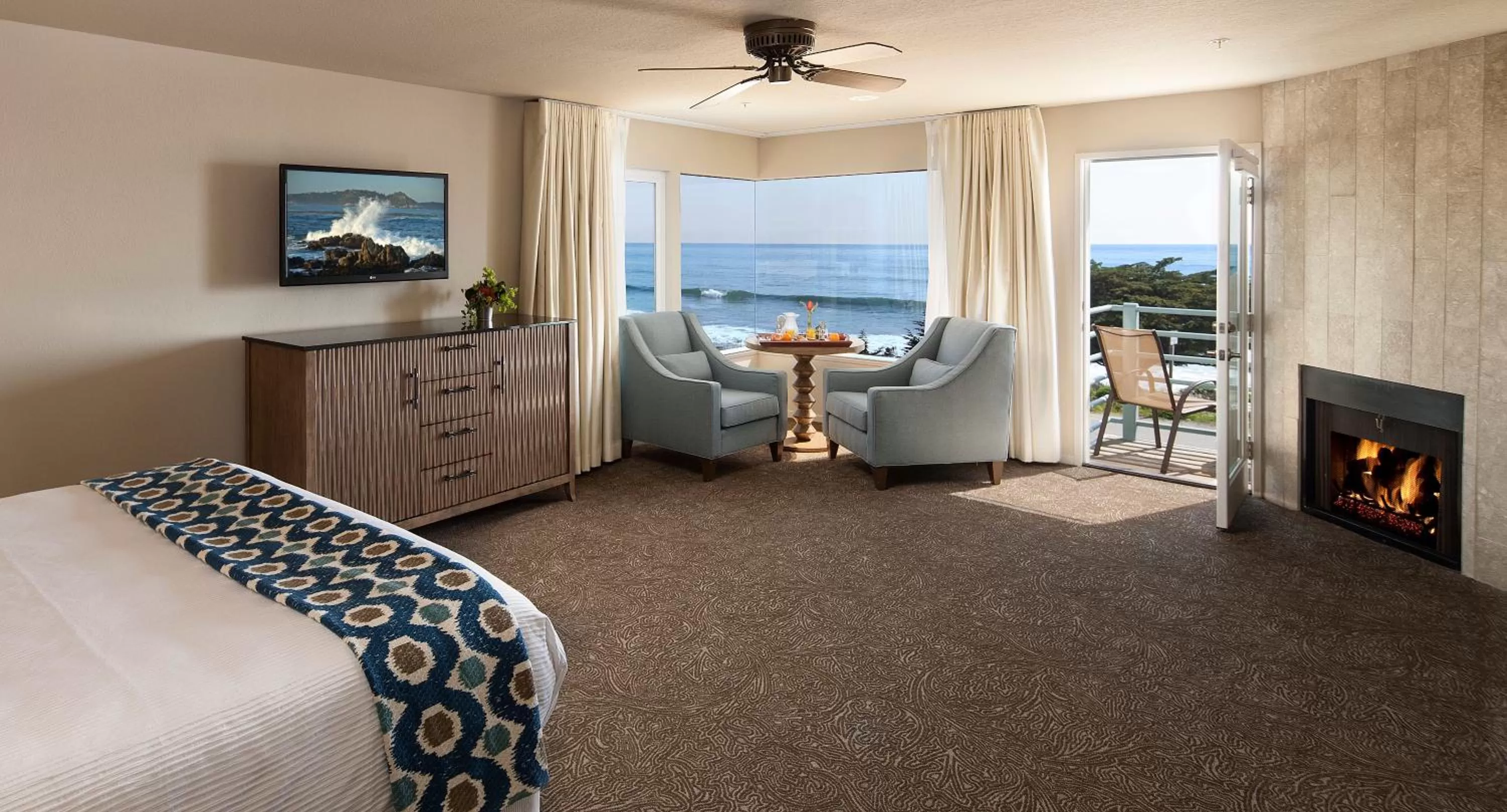 Photo of the whole room, Bed in Cambria Landing Inn and Suites