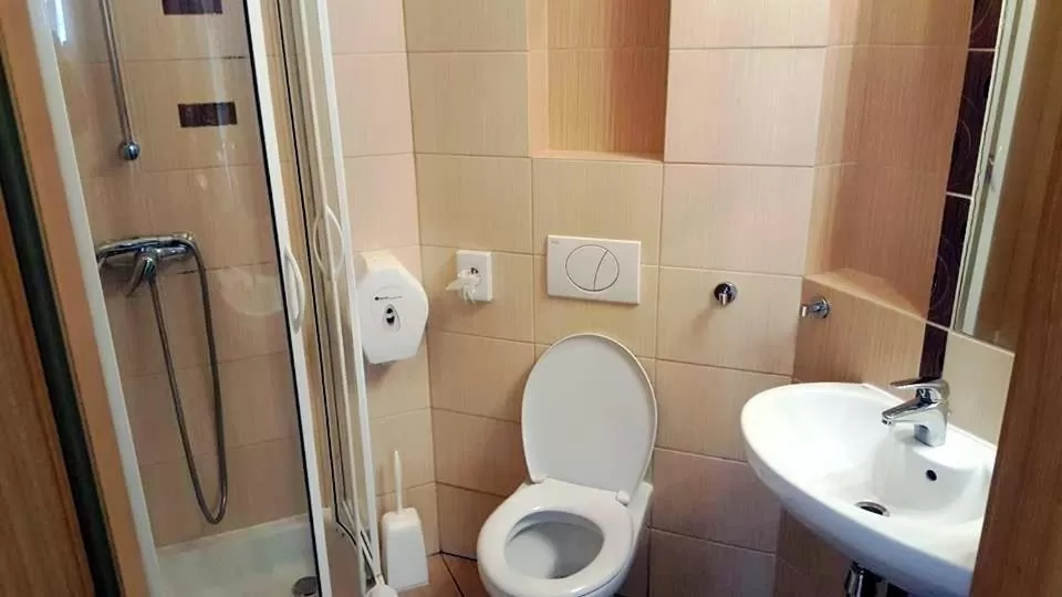 Shower in Rezydencja 5 Dębów