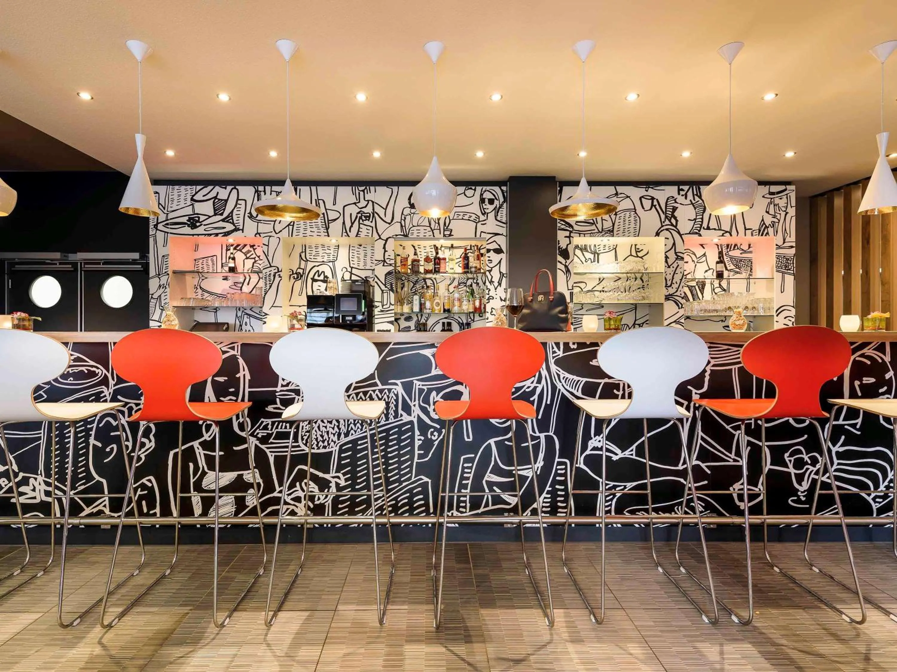 Lounge or bar in ibis Nürnberg City am Plärrer