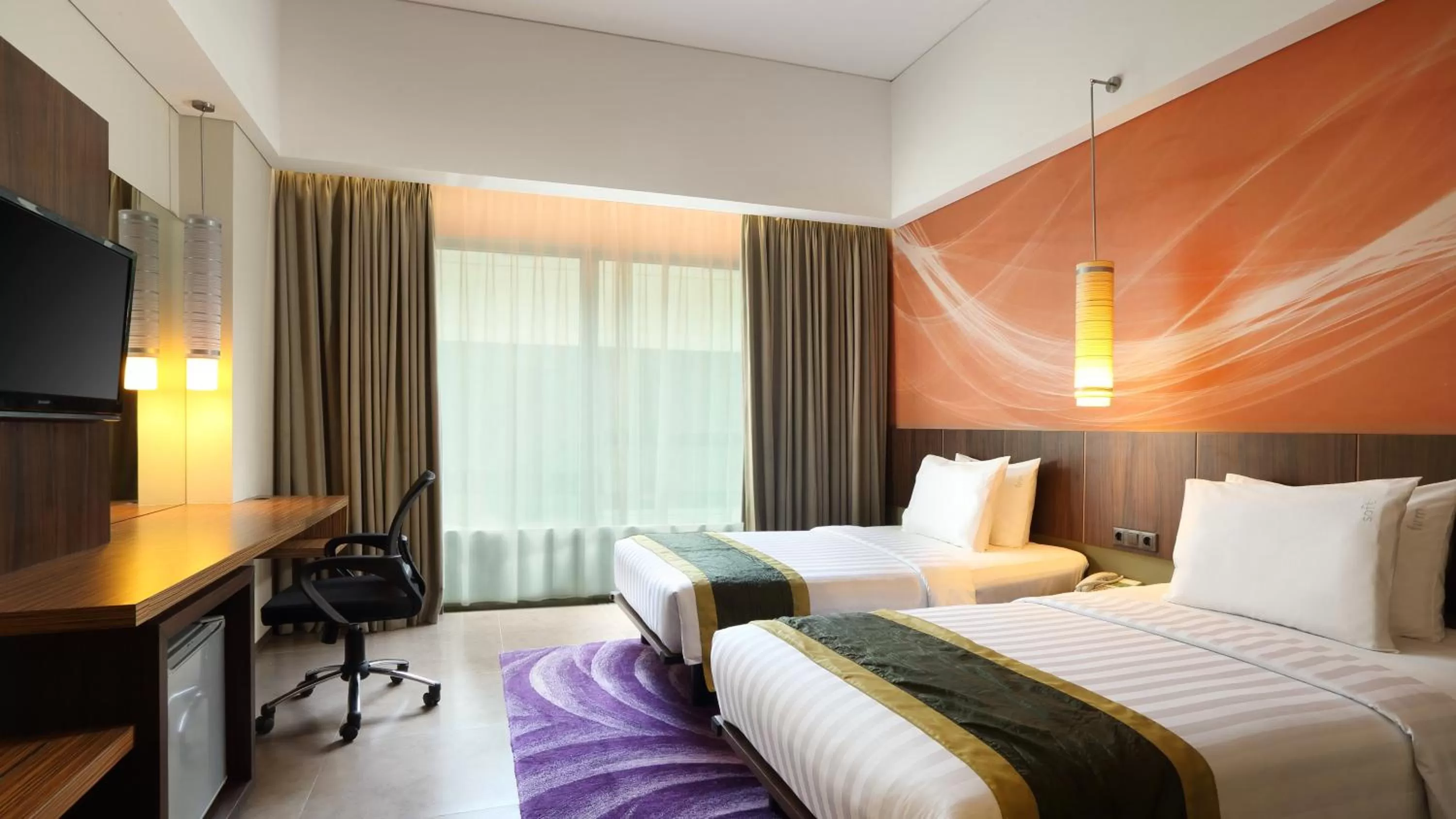 Photo of the whole room, Bed in Holiday Inn Bandung Pasteur by IHG