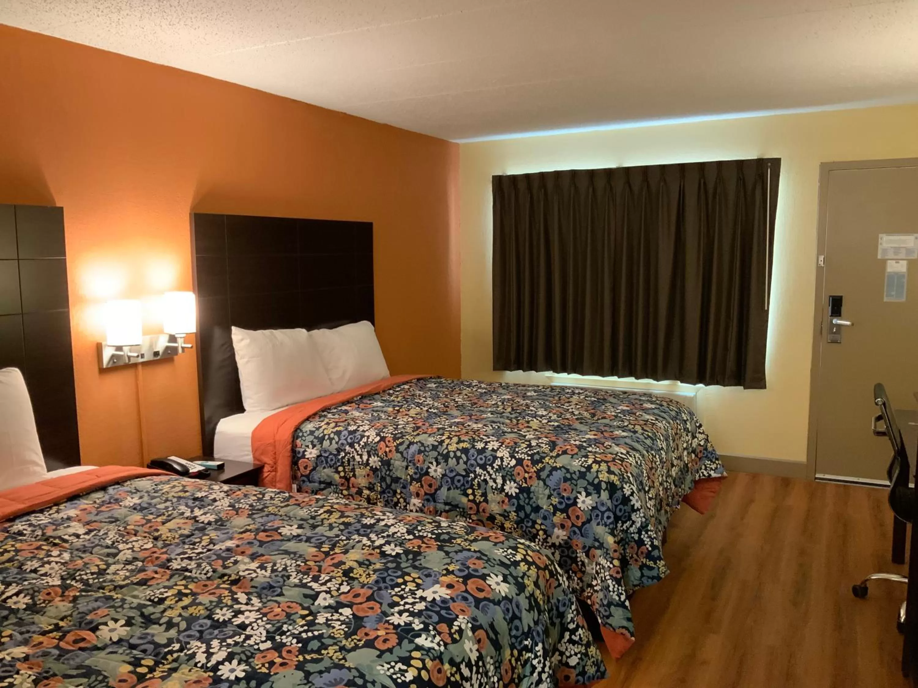 Bed in Town & Country Inn