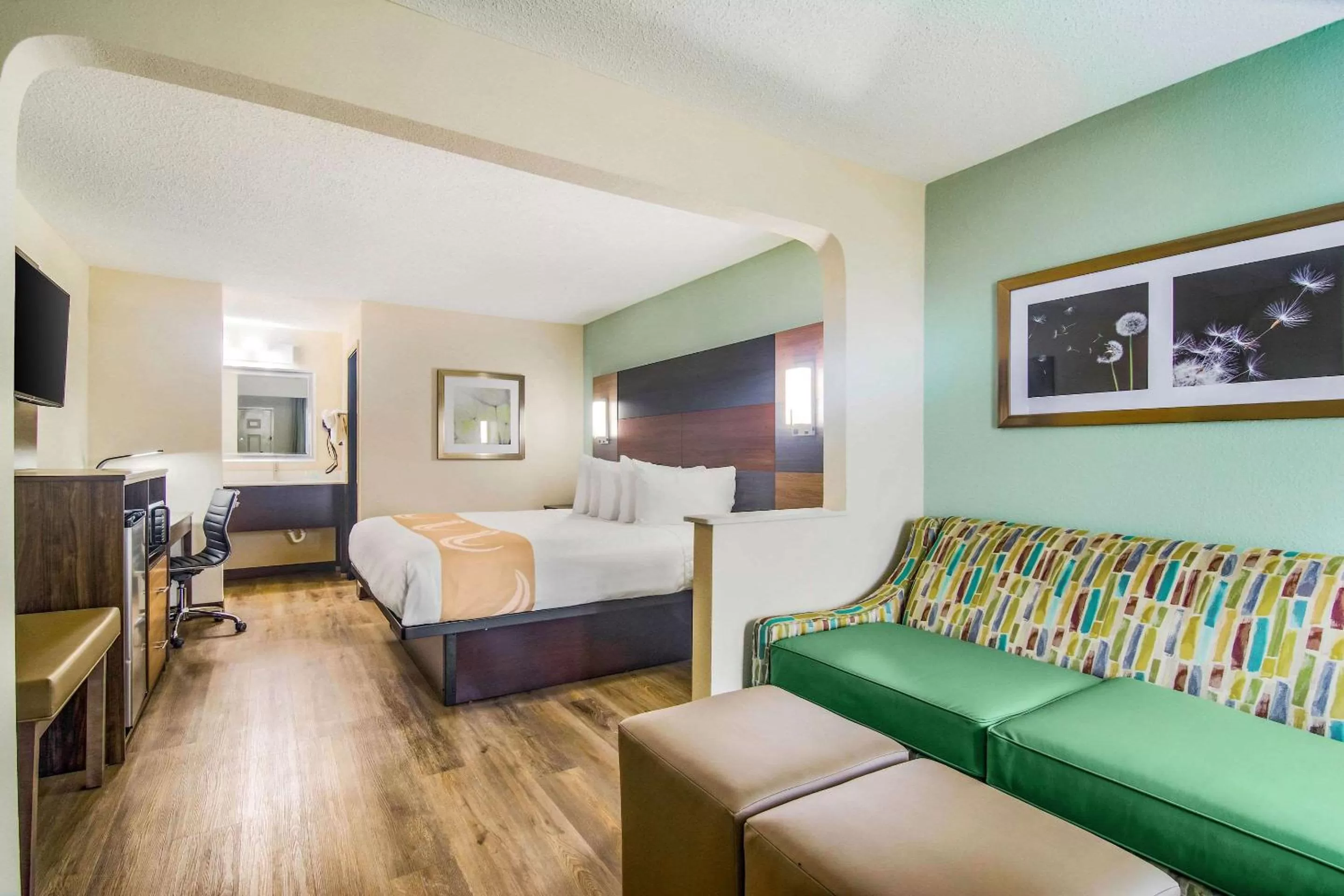 Photo of the whole room, Bed in Quality Inn & Suites Lake City