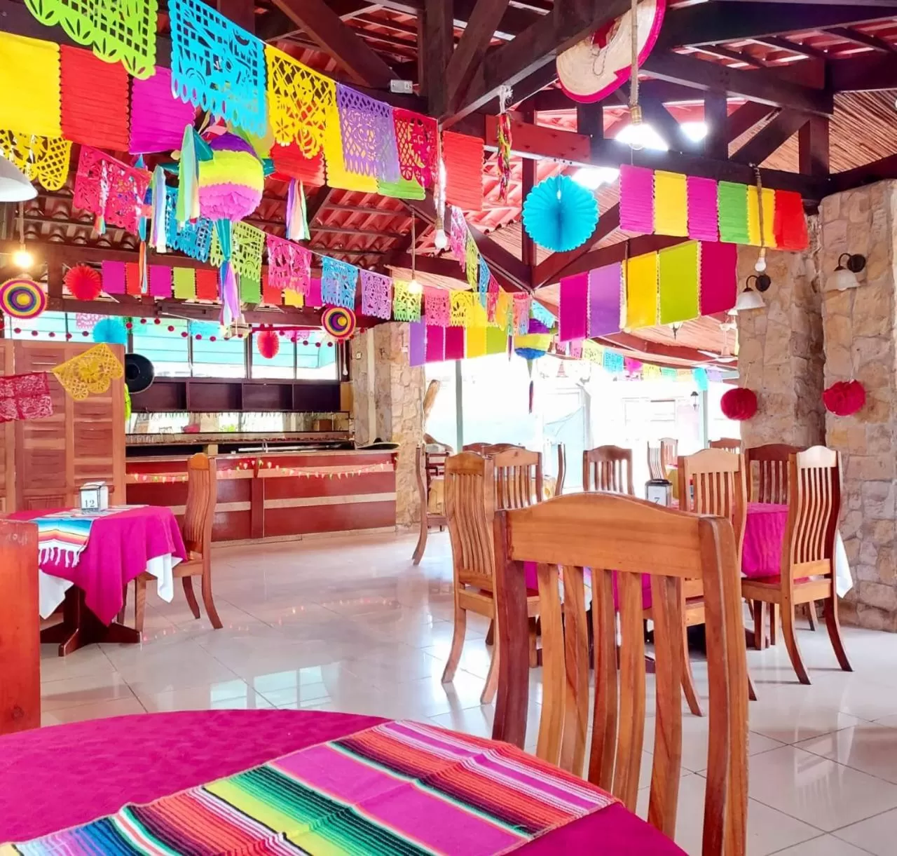 Restaurant/places to eat in Amapola Resort