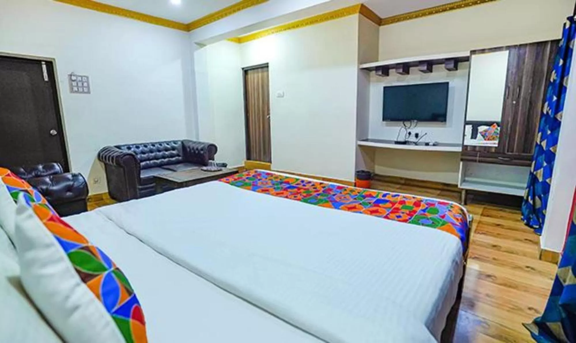 Communal lounge/ TV room, Bed in Fab Express Lloyd's Inn - Near Kodambakkam Railway Station