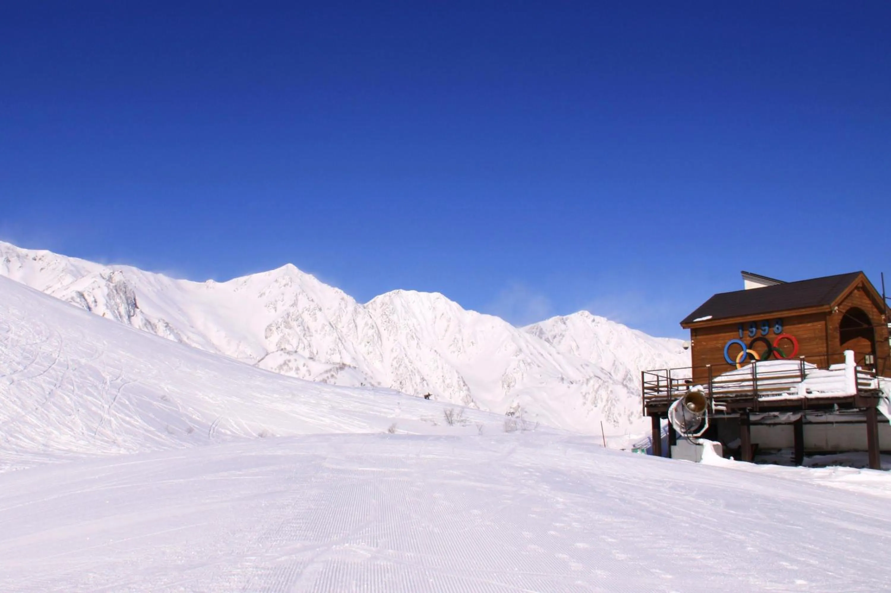 Skiing in Hotel Hakuba