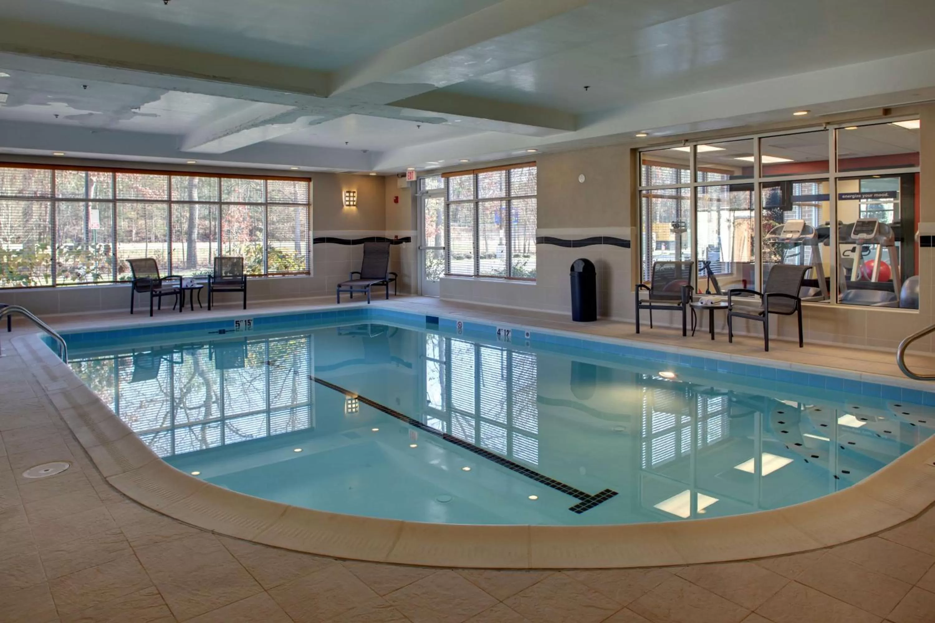 Pool view in Hampton Inn Richmond - Airport
