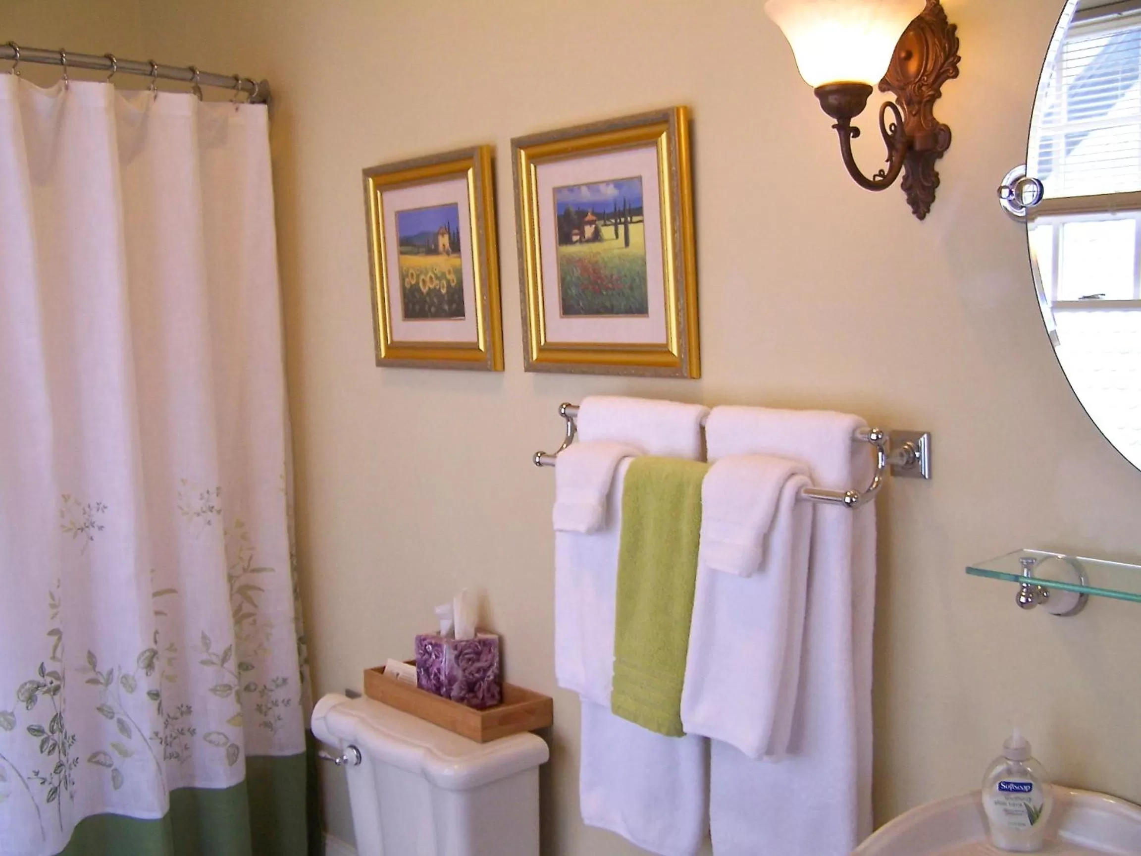 Bathroom in Lyndon House Bed & Breakfast