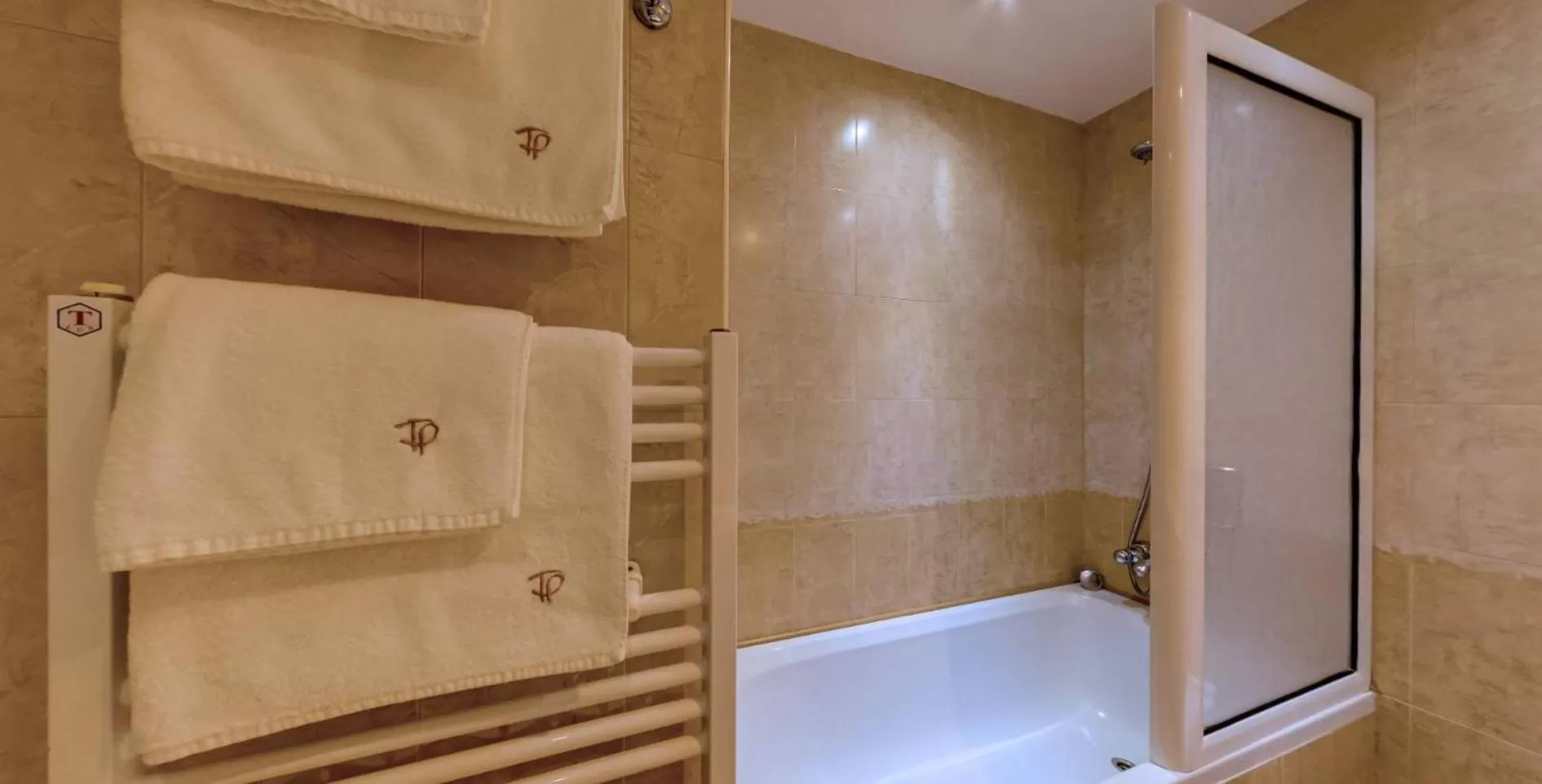 Bathroom in Troyan Plaza Hotel