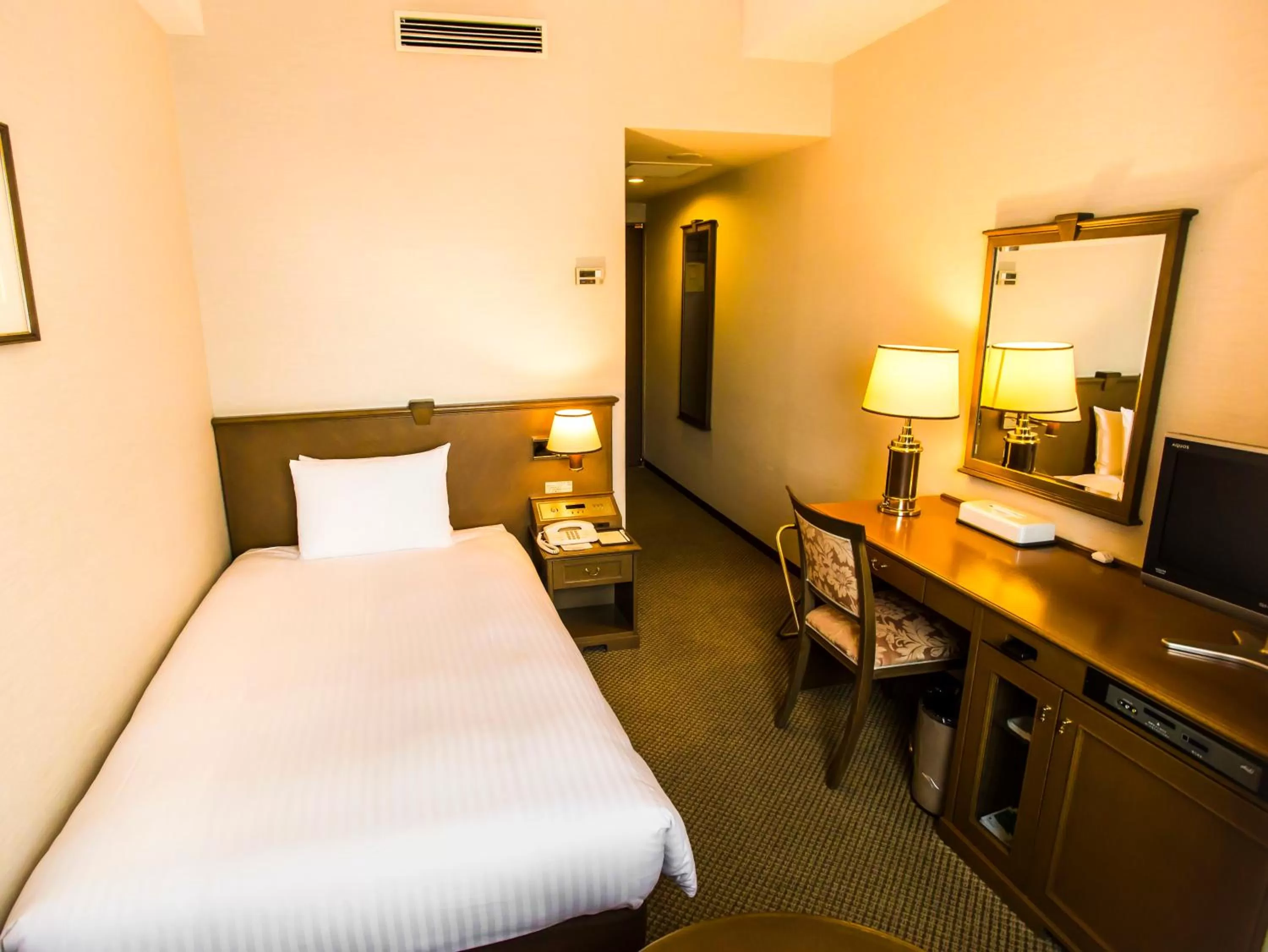 Photo of the whole room, Bed in HOTEL MYSTAYS Sapporo Aspen