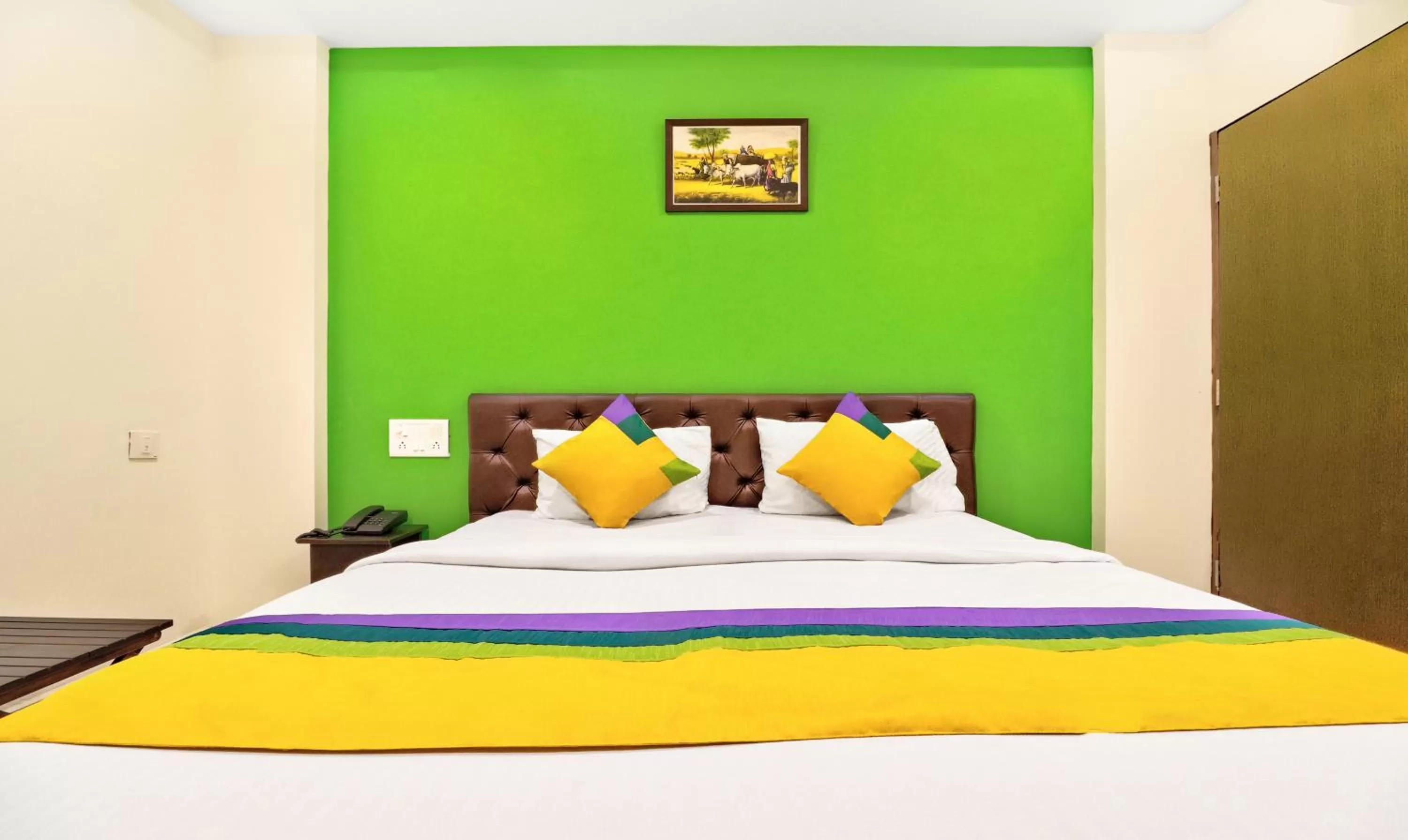 Bedroom, Bed in Itsy Hotels Carnival Inn