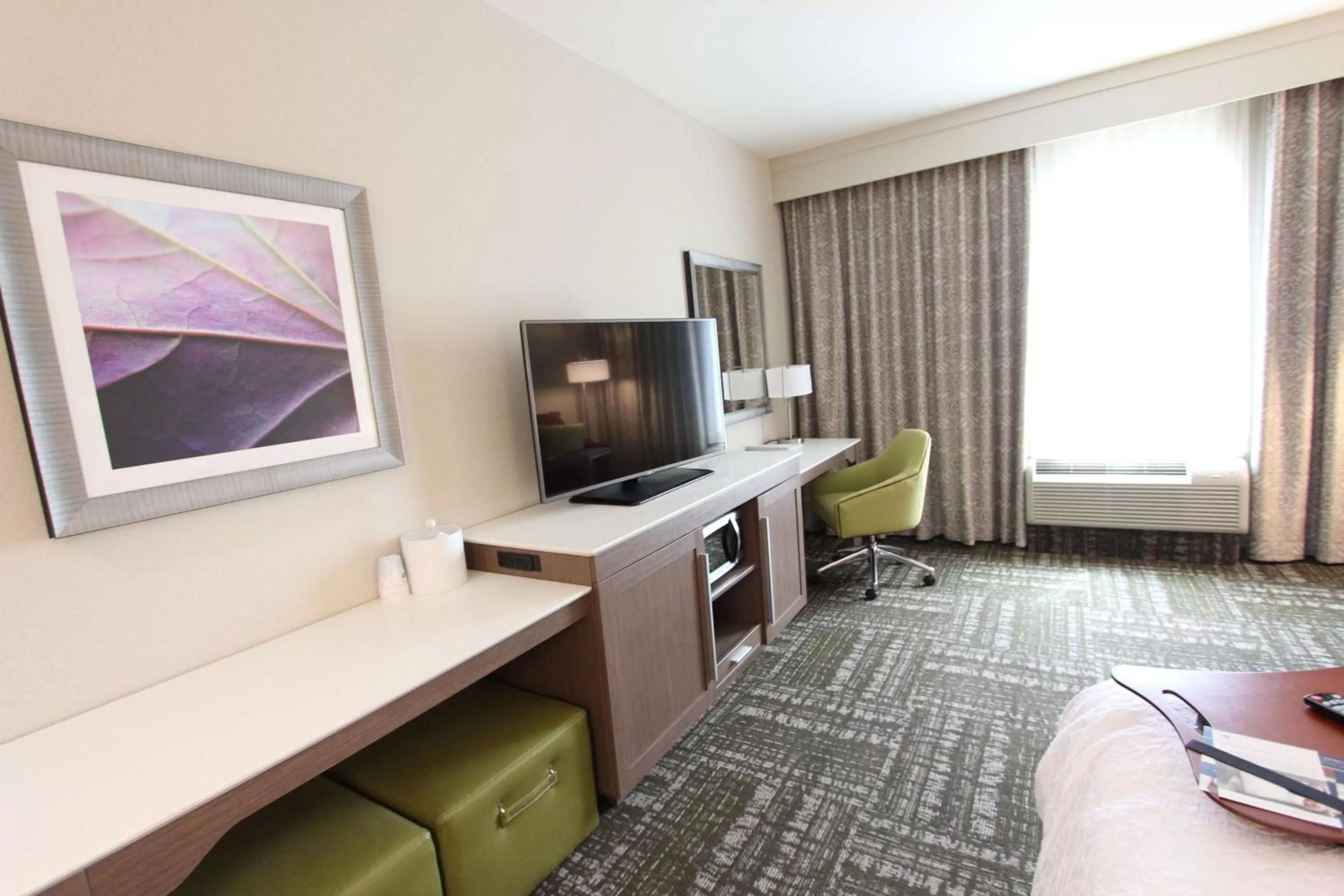 Bedroom in Hampton Inn & Suites Dallas Market Center