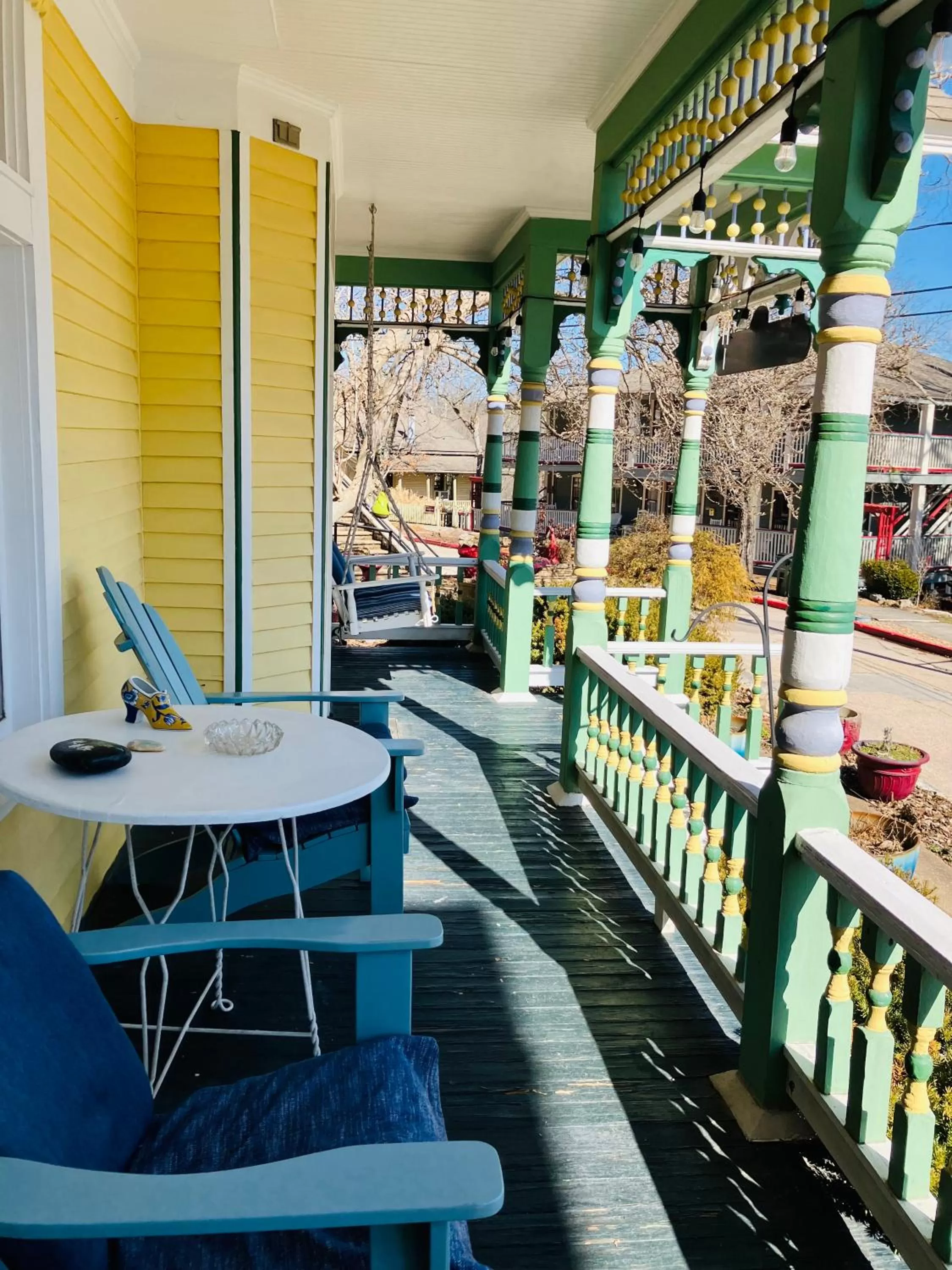 Patio in All Seasons Inn