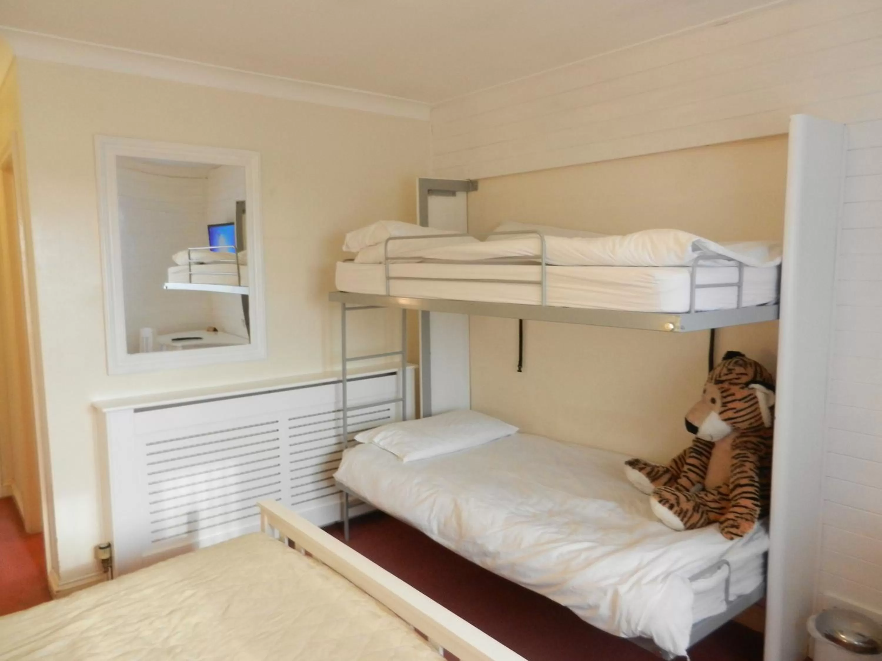 bunk bed, Bed in Schoolhouse Restaurant and Hotel