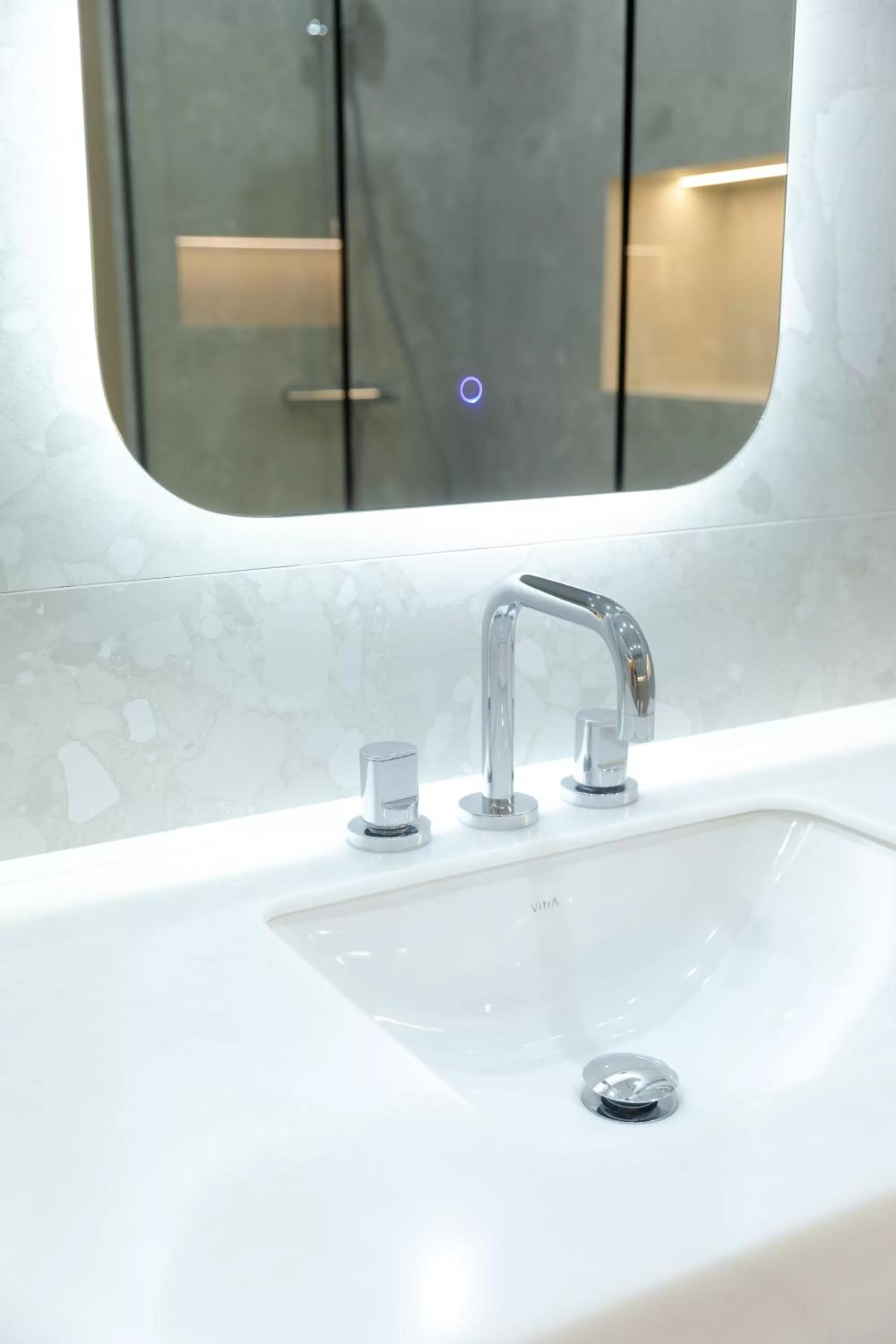 Shower in Amsterdam Hotel Aktobe