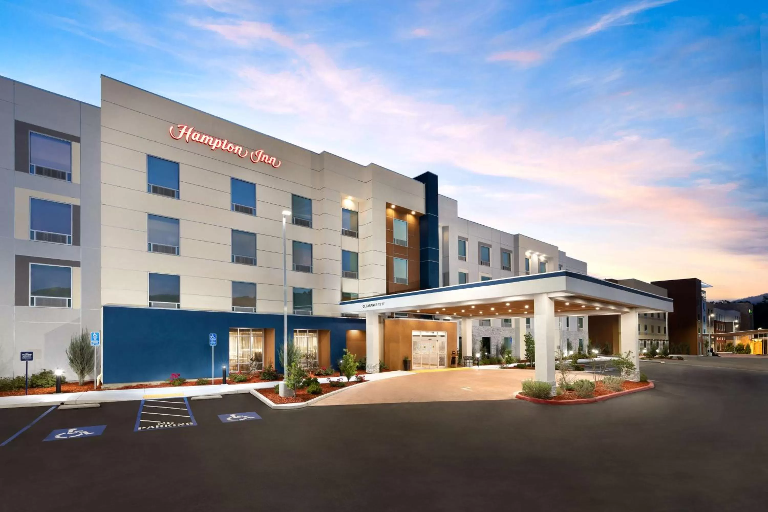 Property building in Hampton Inn Oakhurst-Yosemite