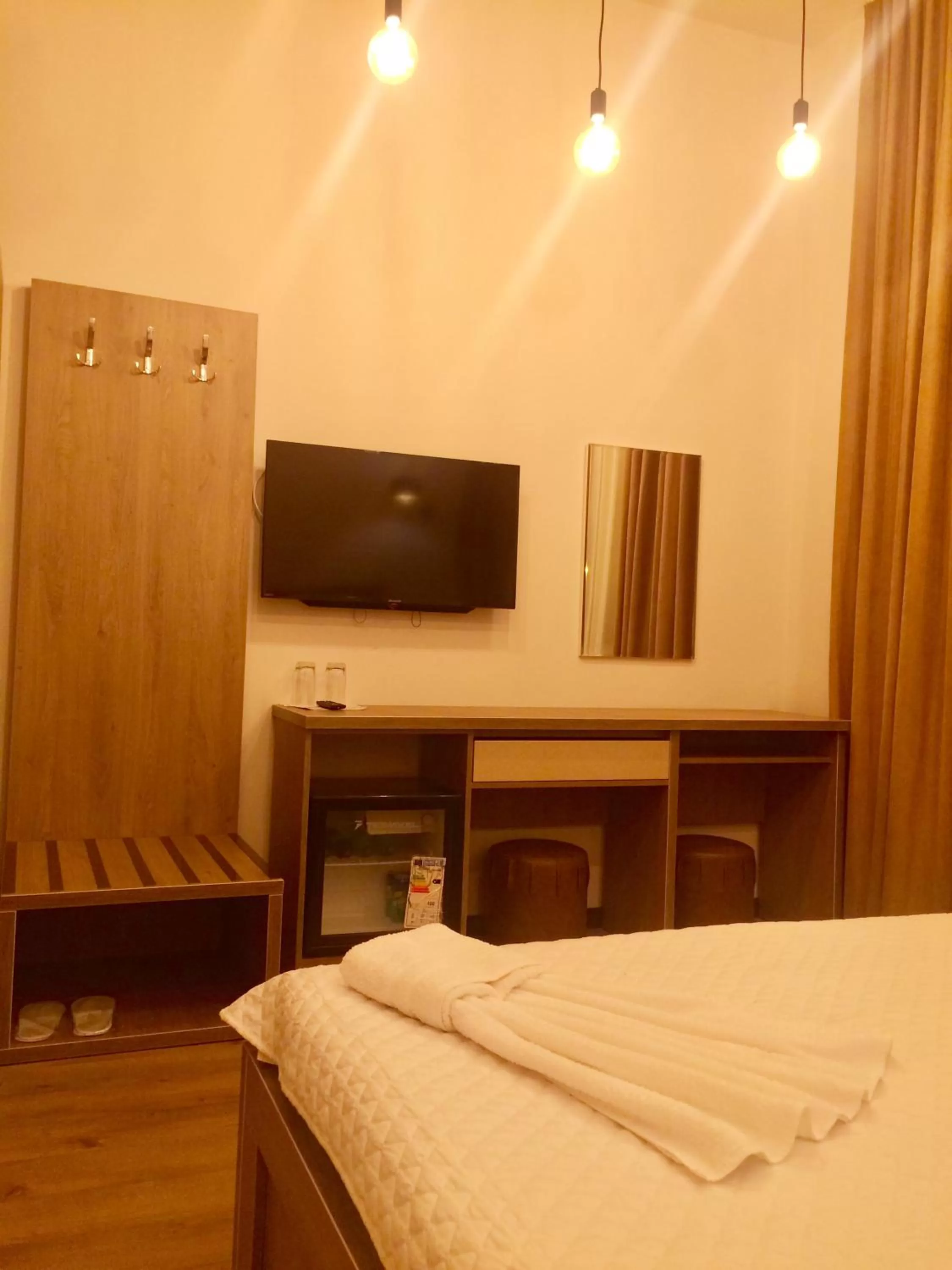 TV/Entertainment Center in Iveria