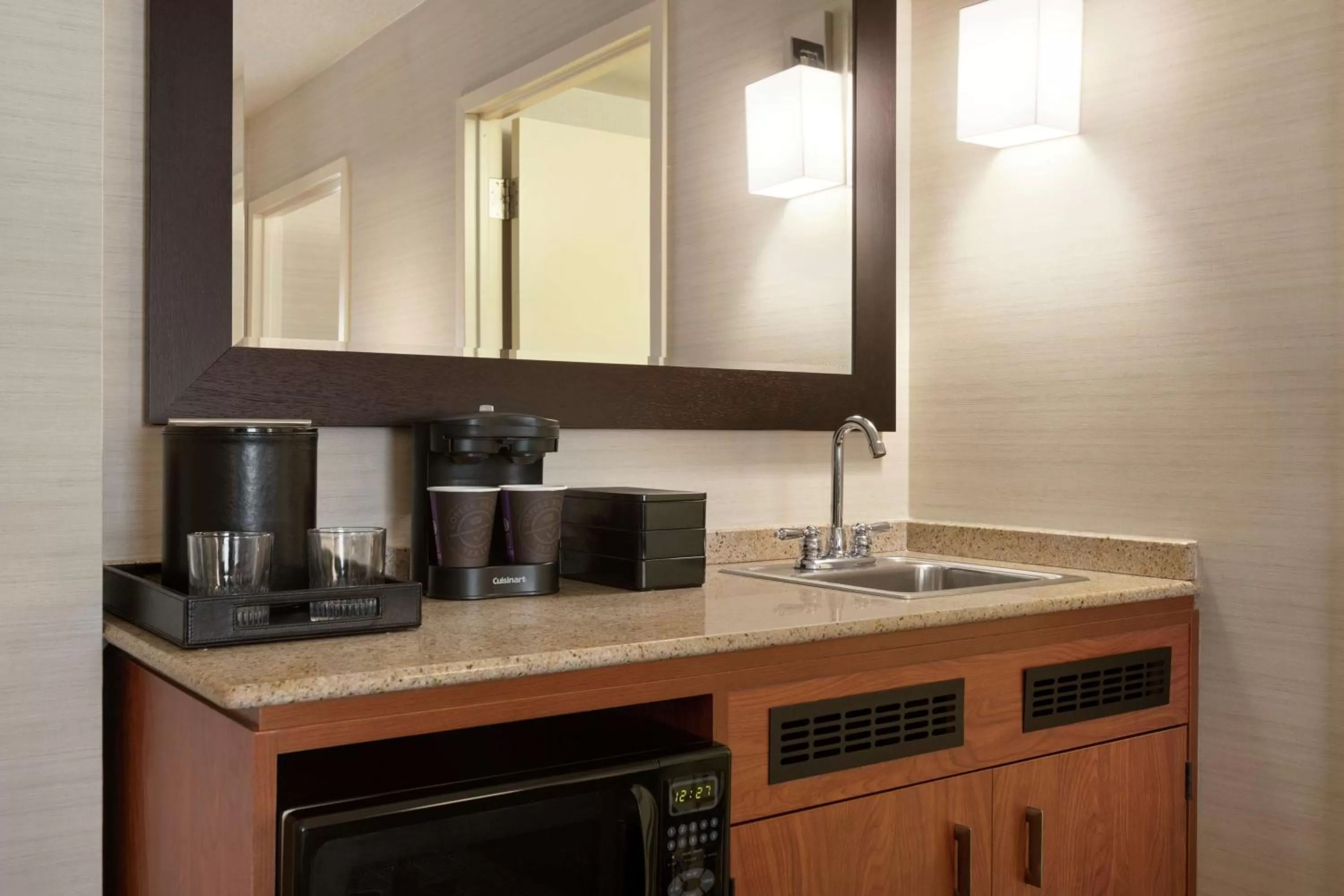 Kitchen or kitchenette in Embassy Suites Boston at Logan Airport