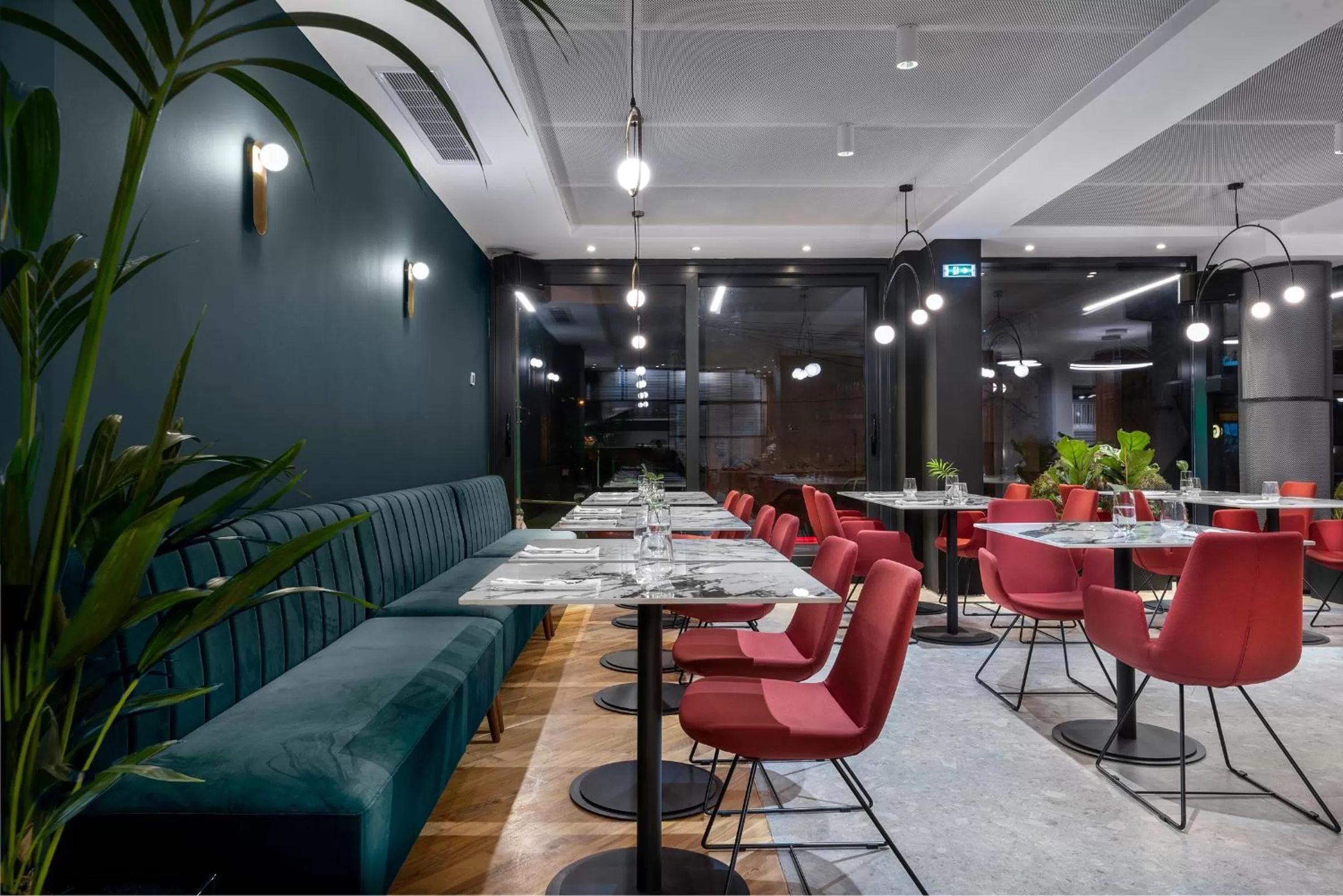 Restaurant/places to eat in Hotel Tim's