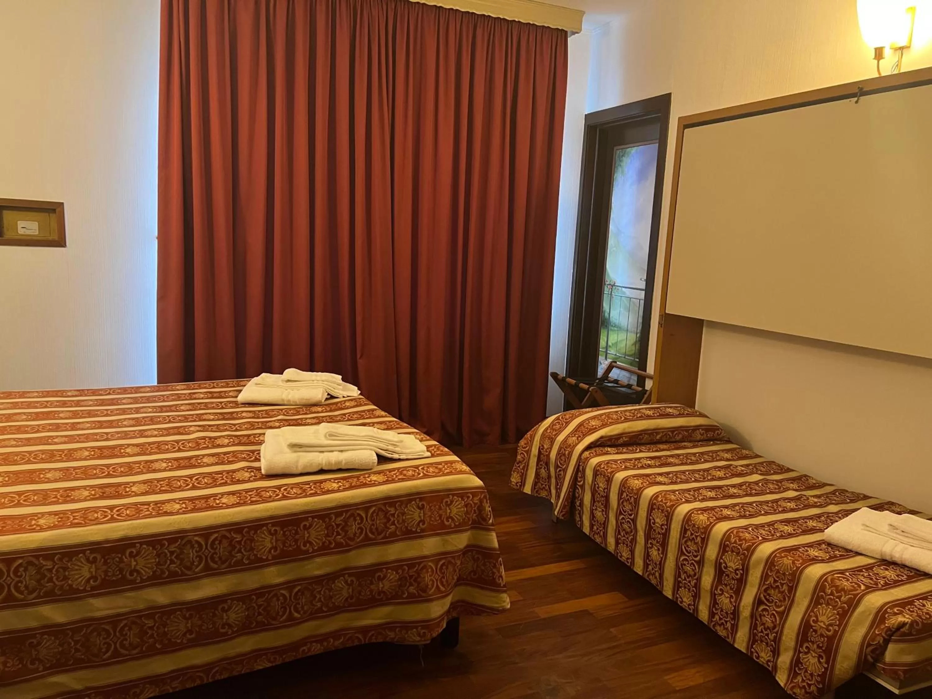 Bed in HG Hotel Italia