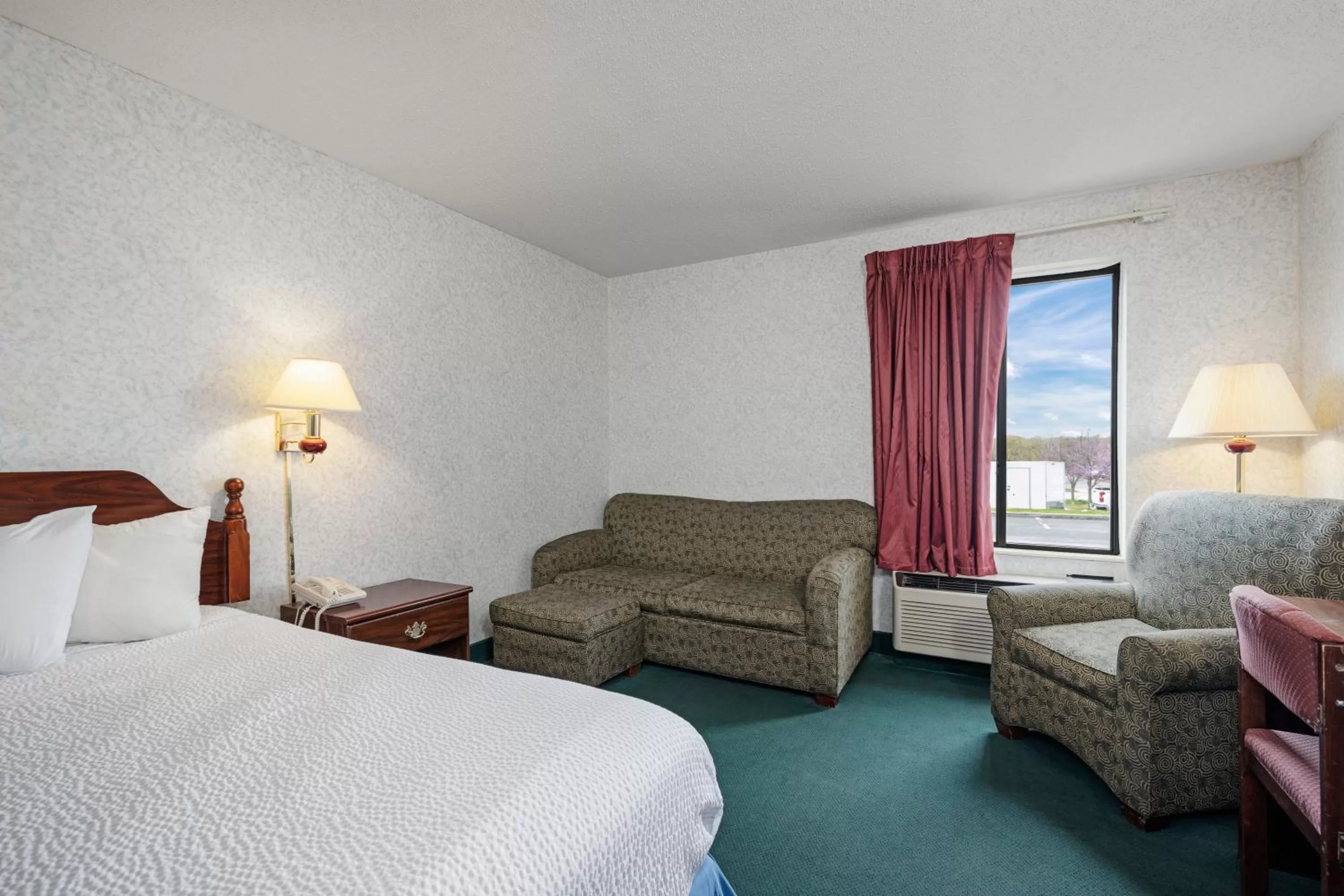 Bed in Days Inn by Wyndham Battlefield Rd/Hwy 65