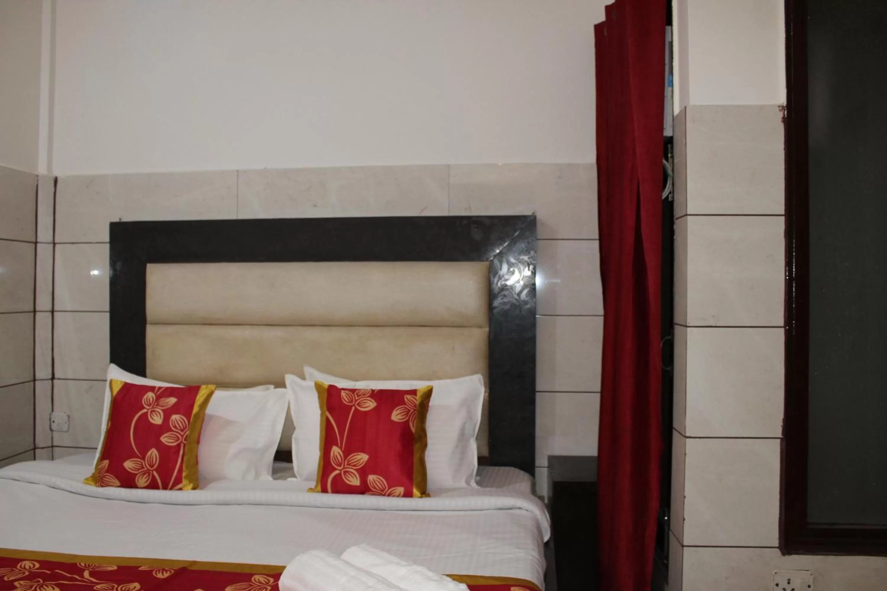 Bed in Trimrooms JMC Katra