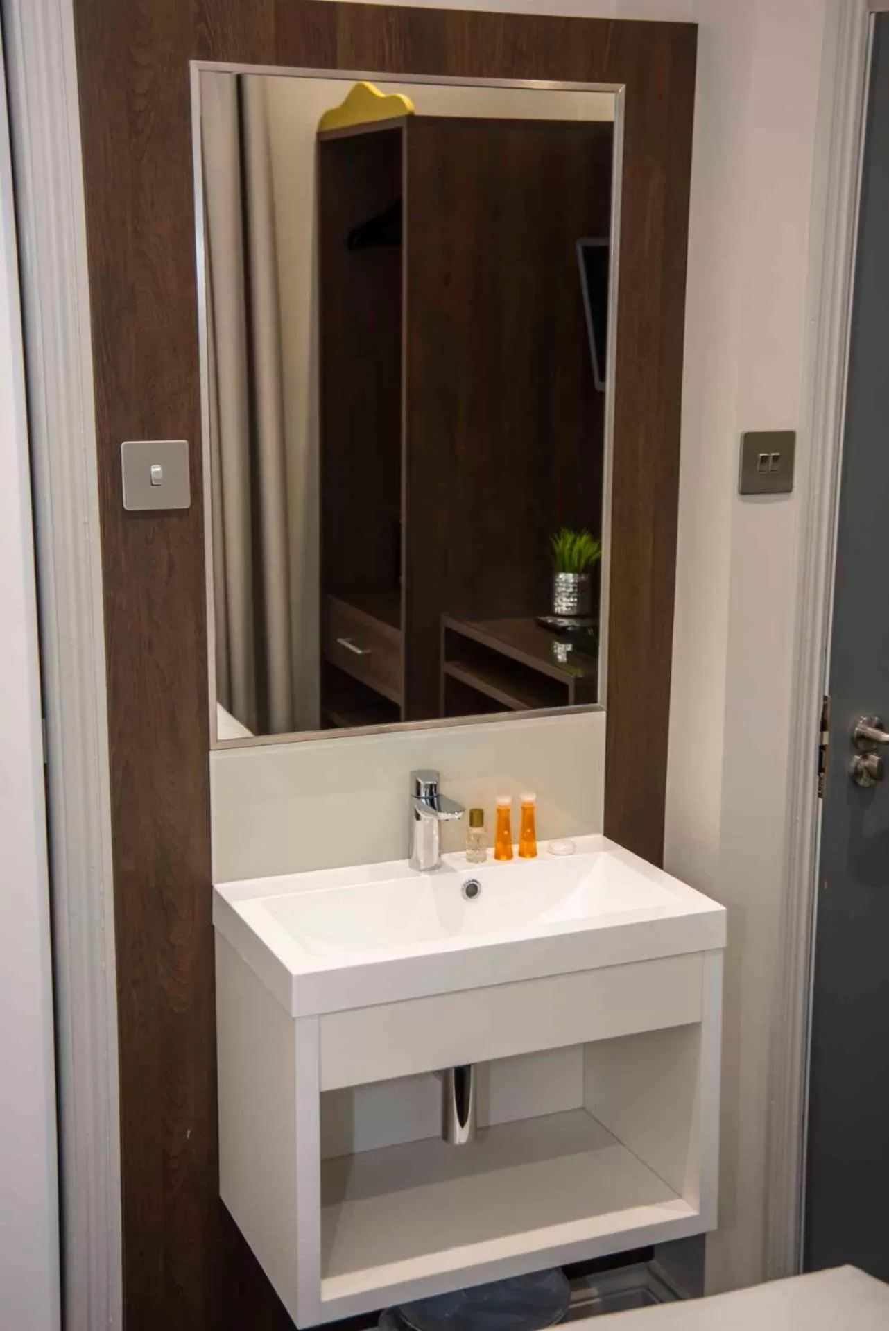 Bathroom in Howard Winchester Hotel