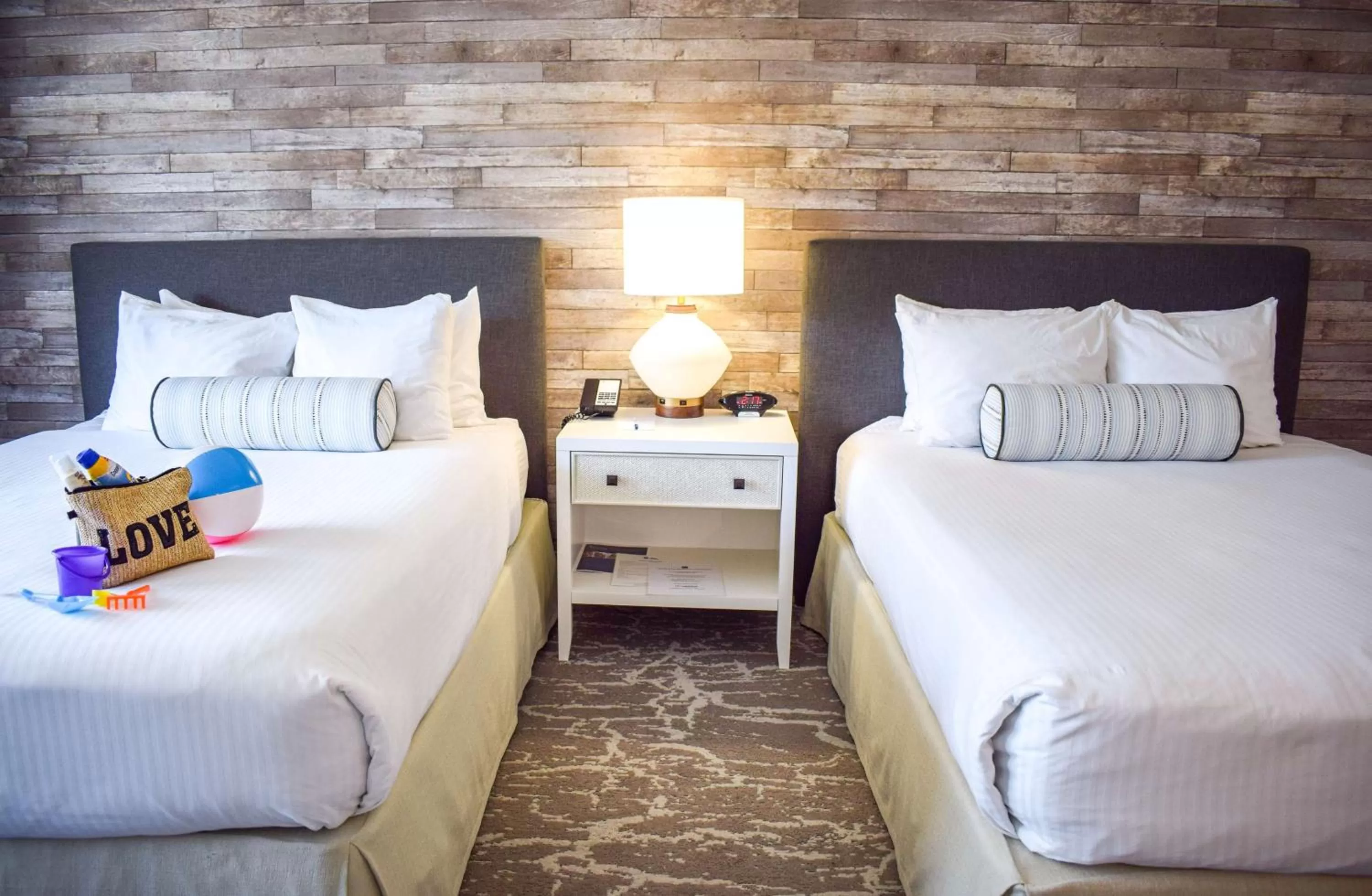 Photo of the whole room, Bed in Beachside Inn