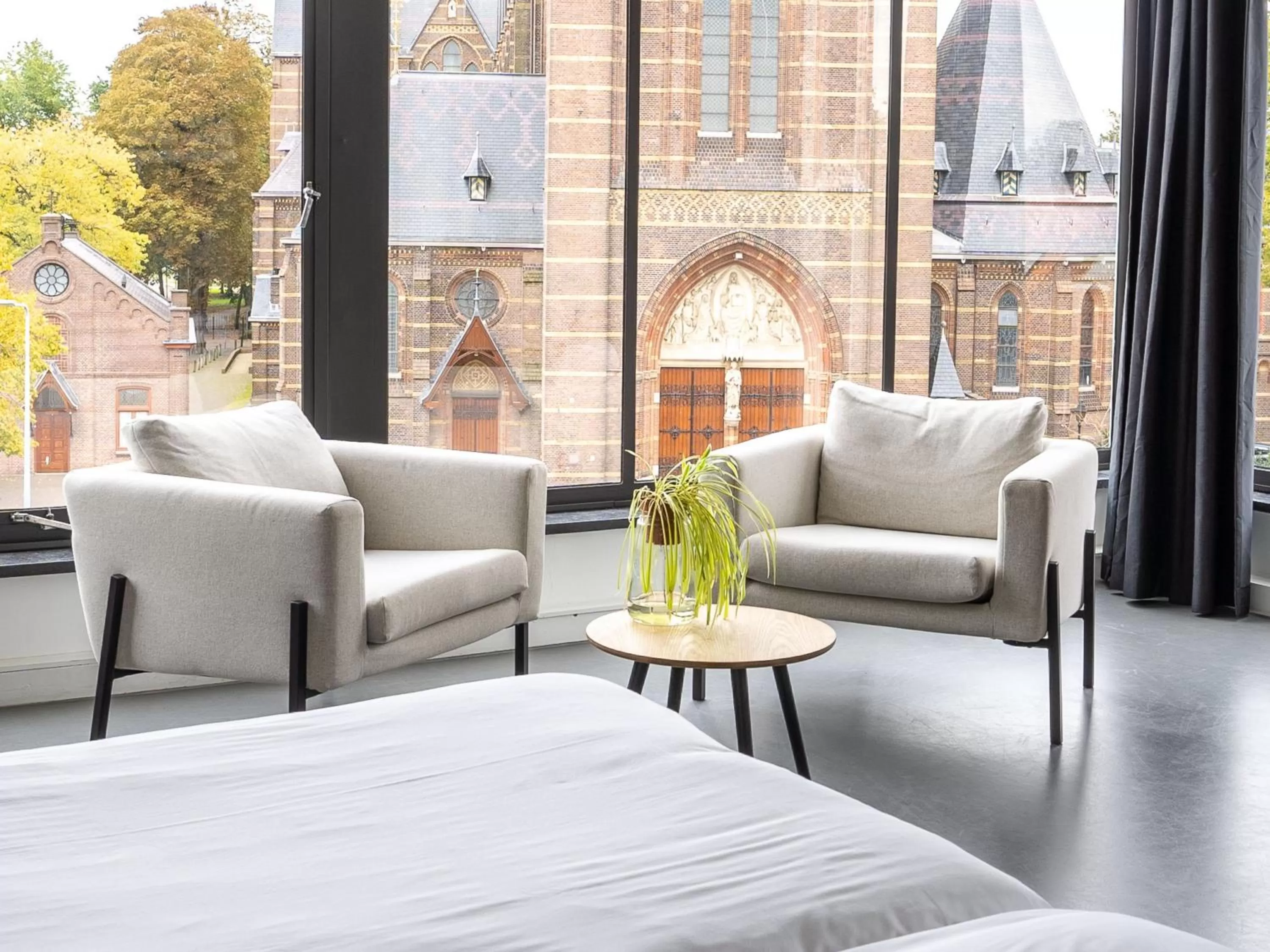 Seating area, Bed in Gooiland Hotel