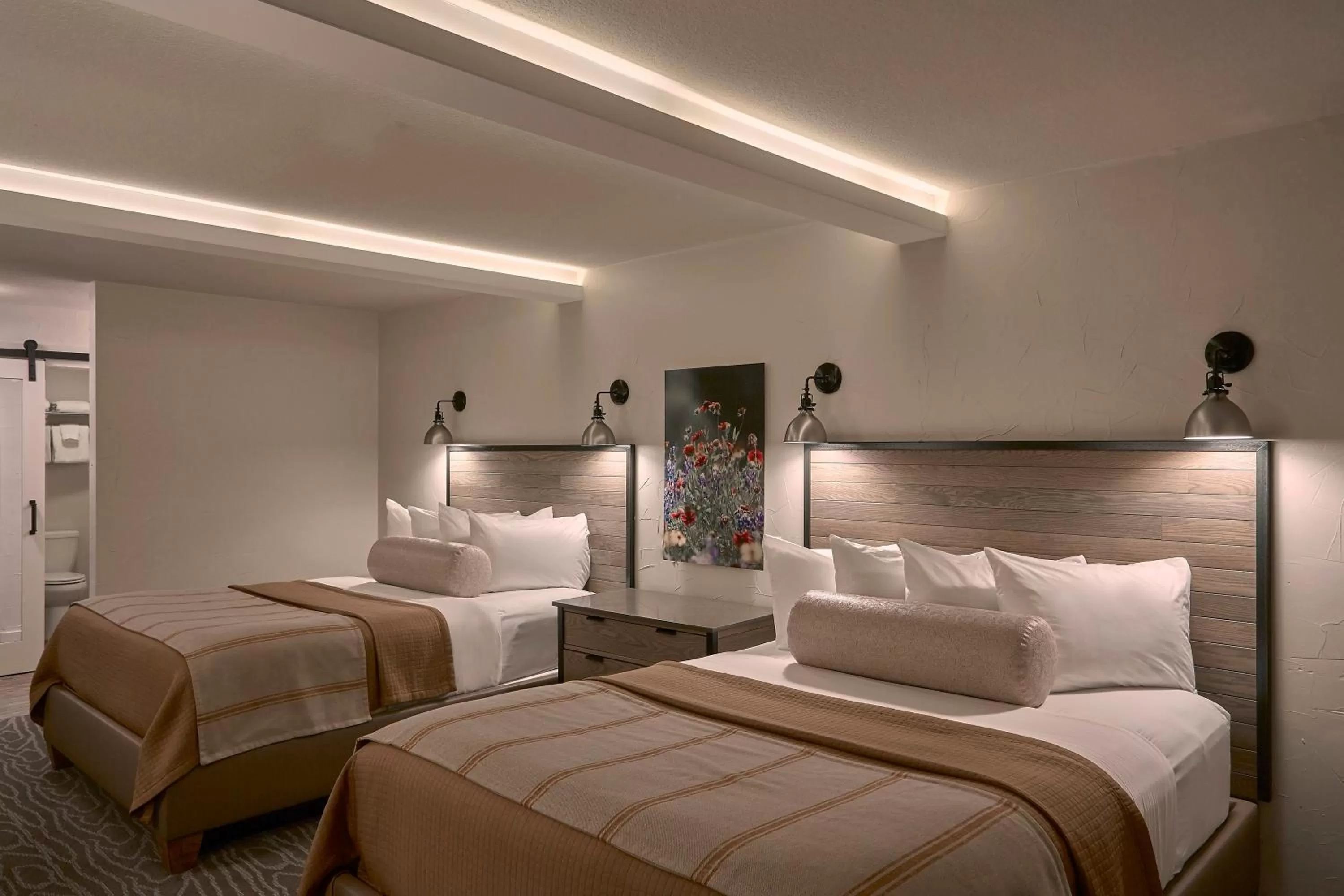 Photo of the whole room, Bed in Fredericksburg Inn and Suites