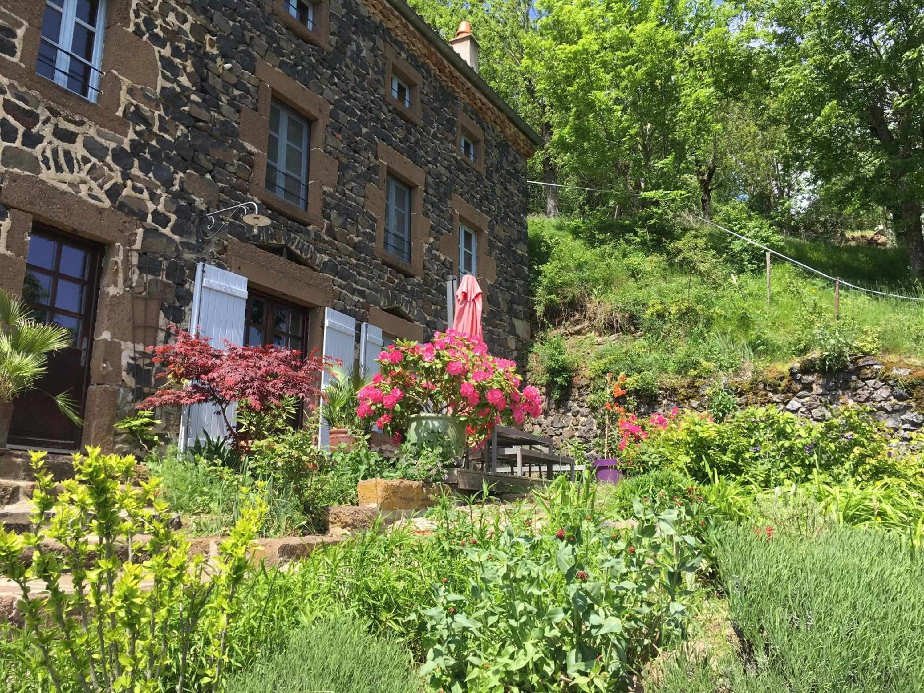 Garden, Property Building in Art et Création