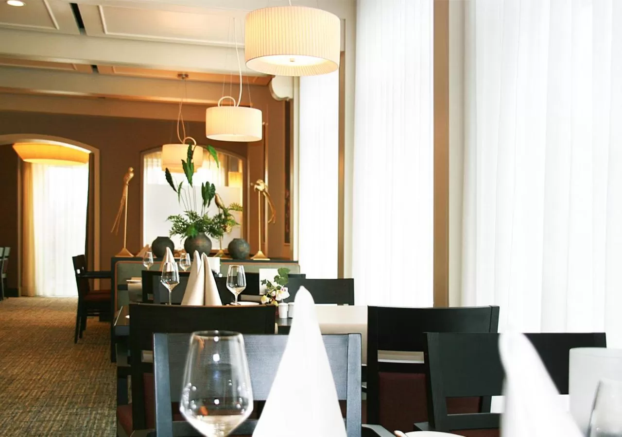 Restaurant/Places to Eat in AVIA Hotel