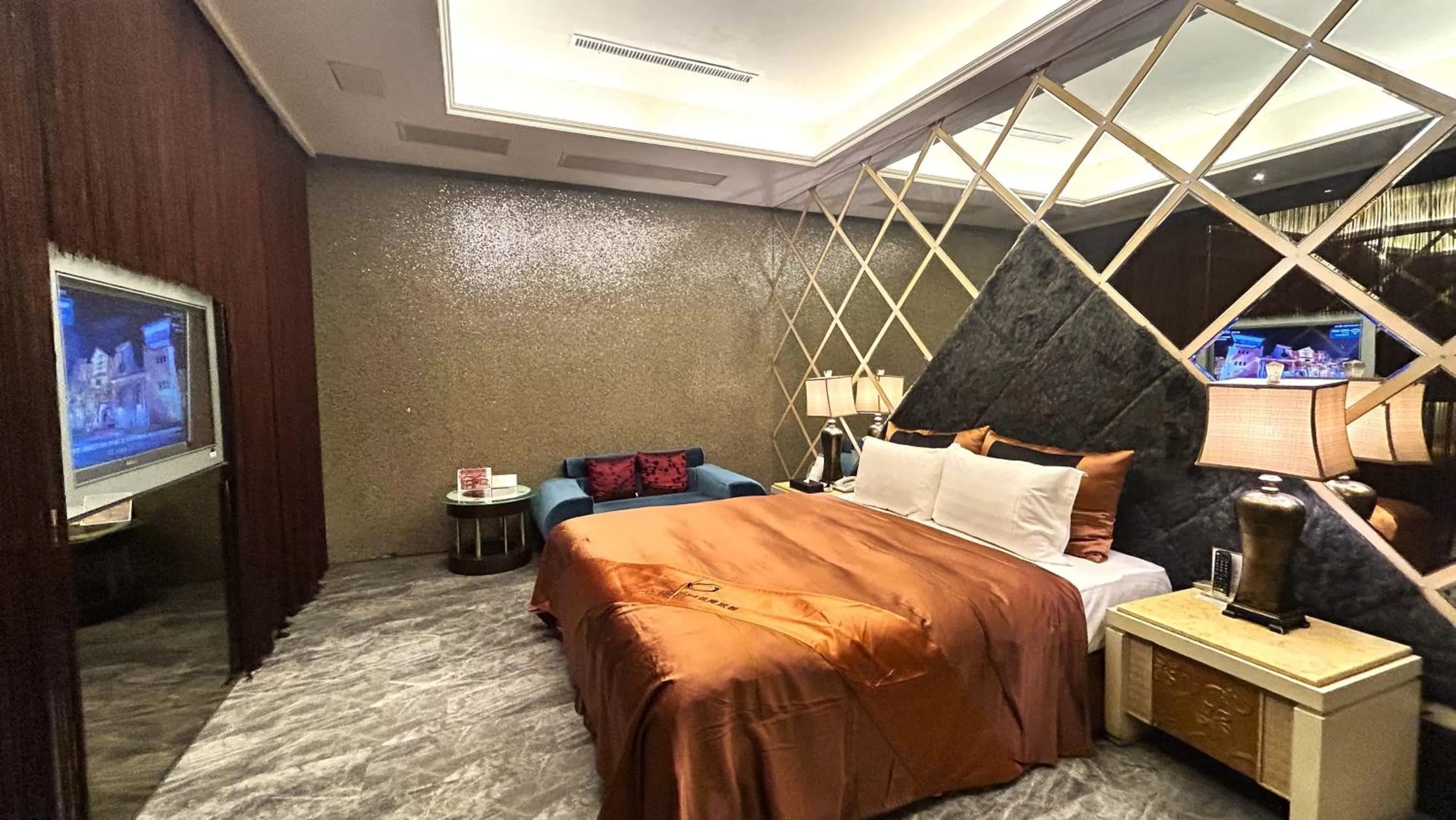 Photo of the whole room, Bed in Shining Motel