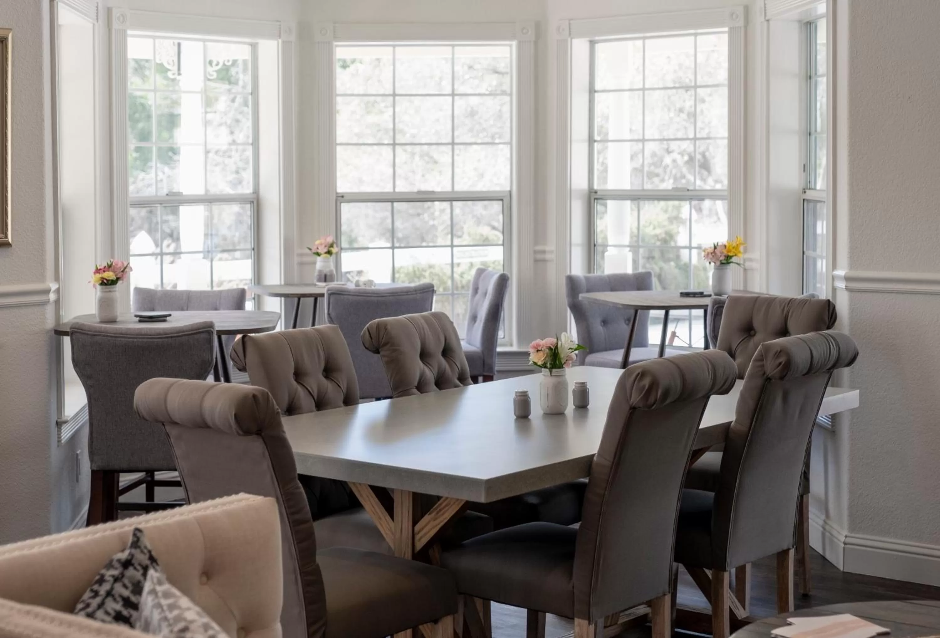Dining area in Hounds Tooth Inn