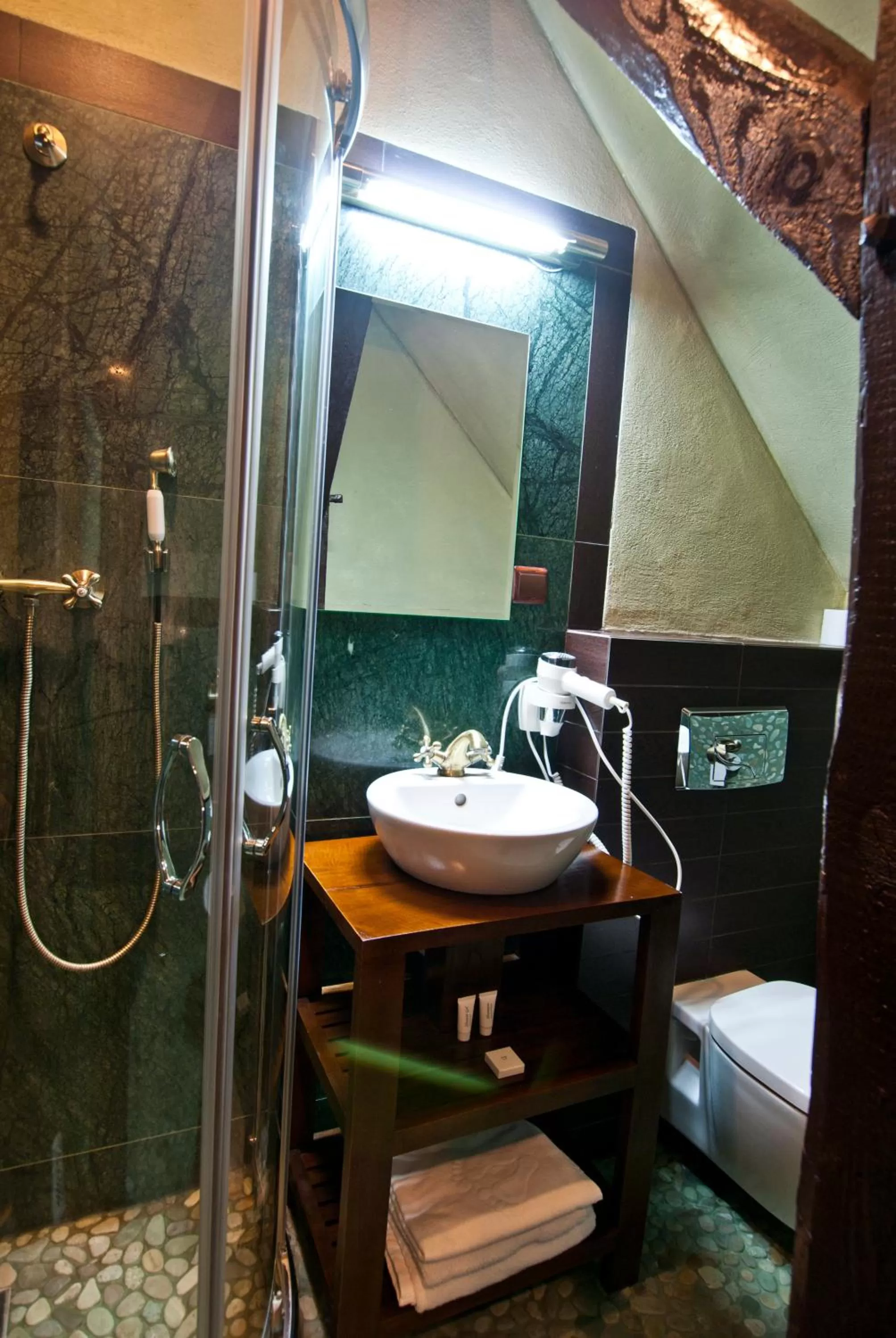 Shower, Bathroom in Zamek Uniejów