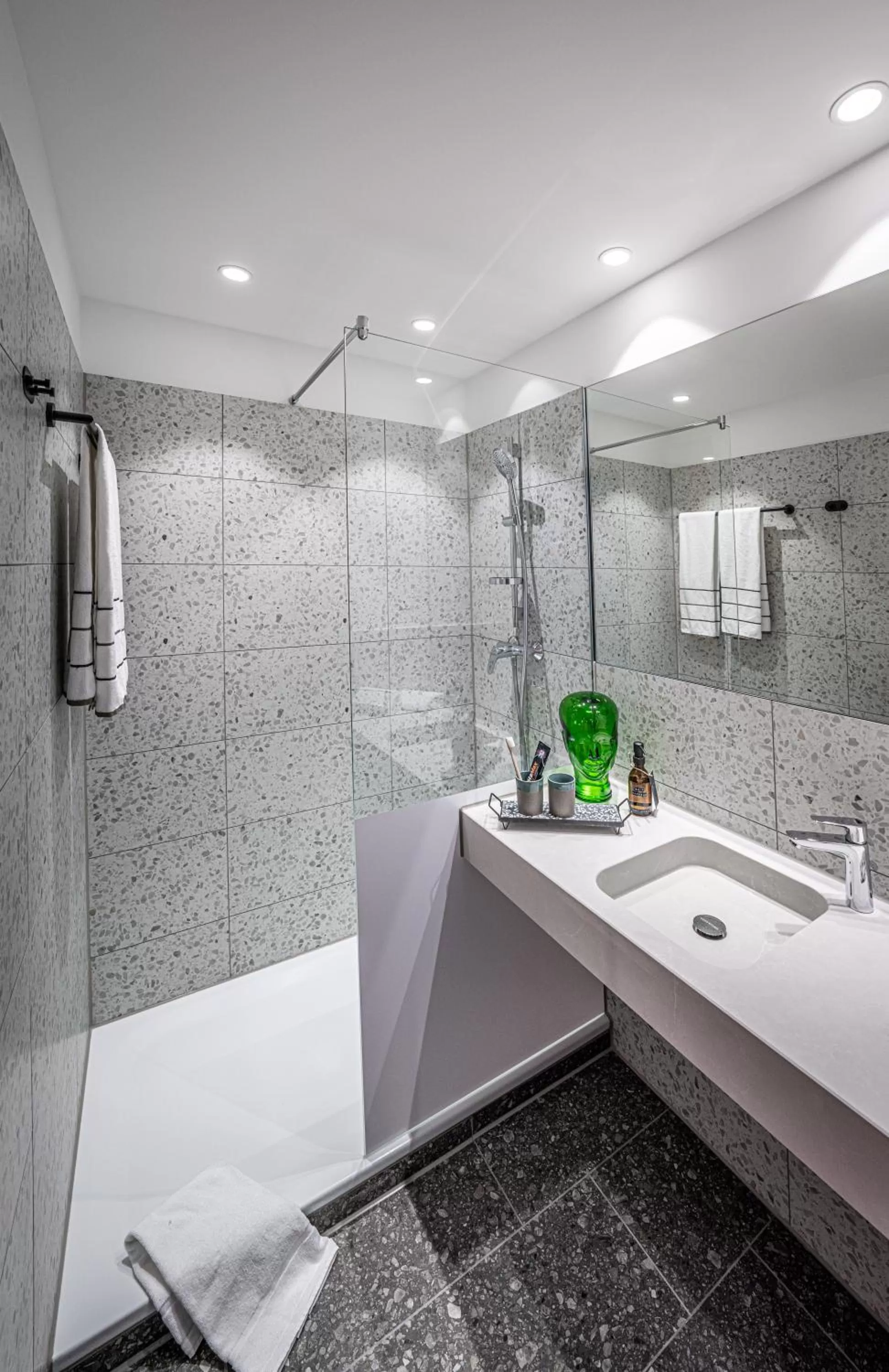 Bathroom in LOGINN Hotel Berlin Airport